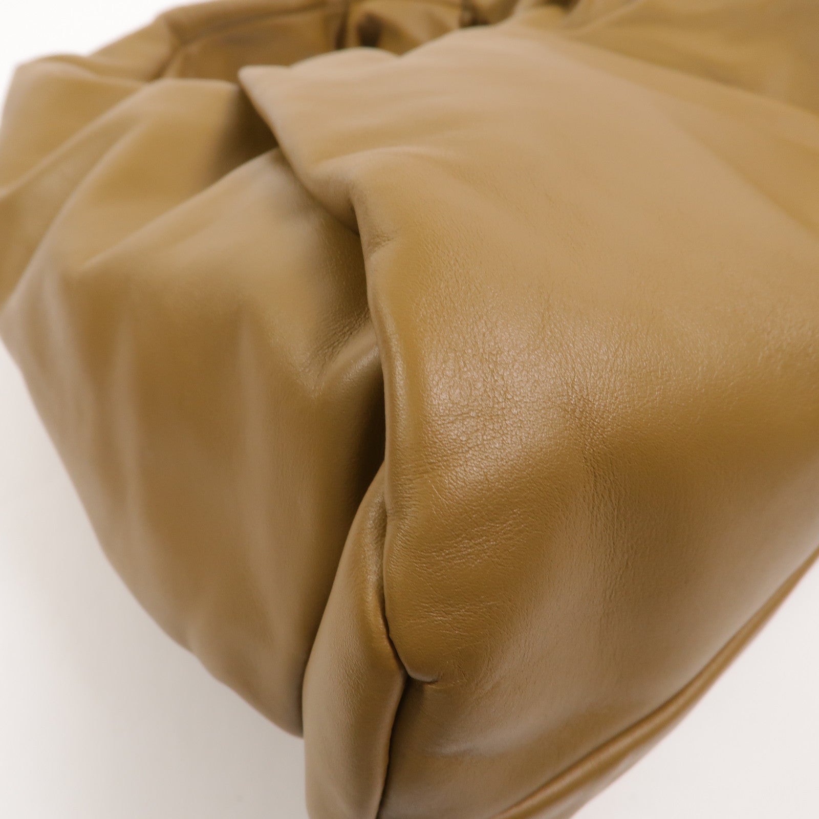 BOTTEGA VENETA 羊皮皮革Shoulder Pouch Medium肩背袋