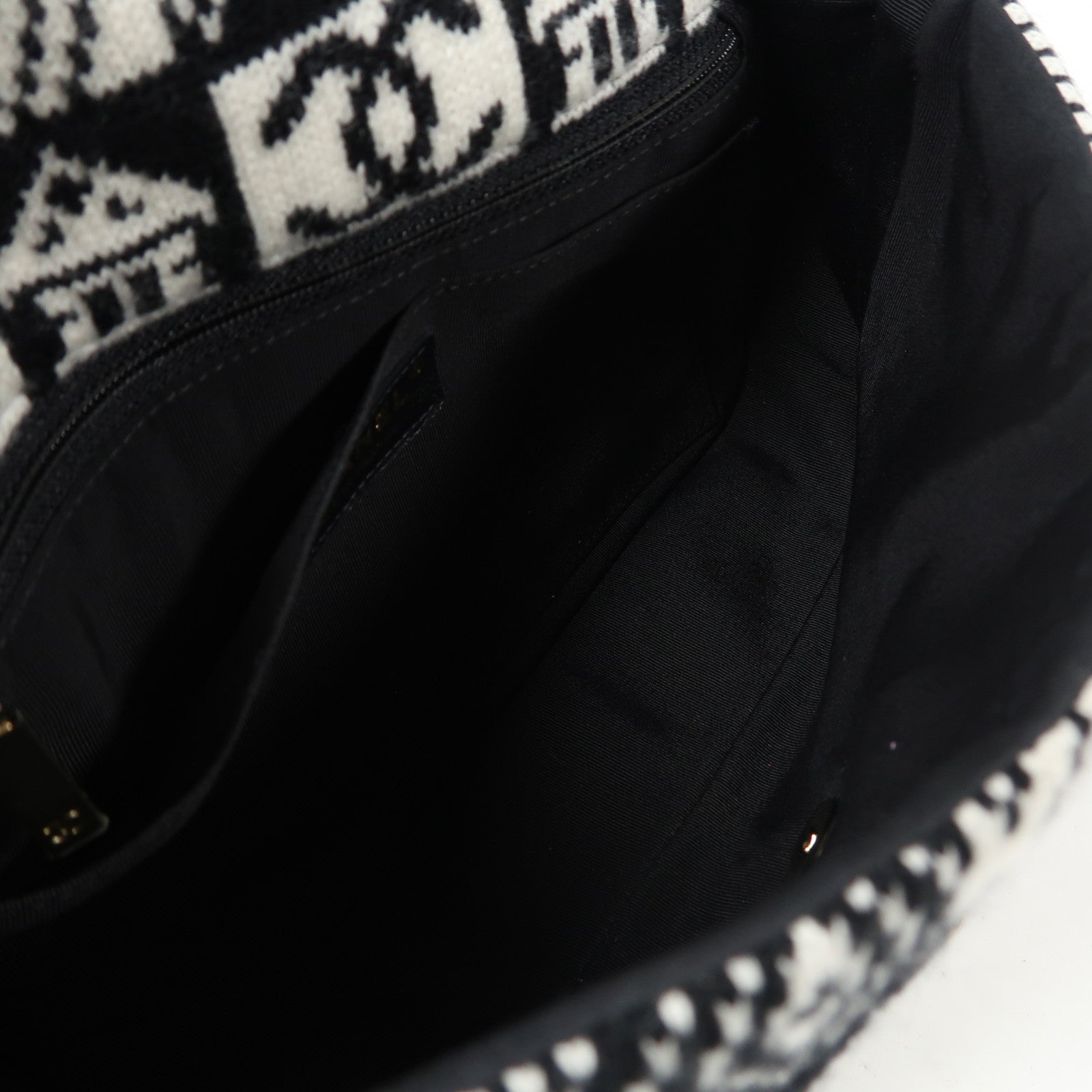 CHANEL 軟呢Chain Shoulder金扣鏈帶肩背袋黑色/白色