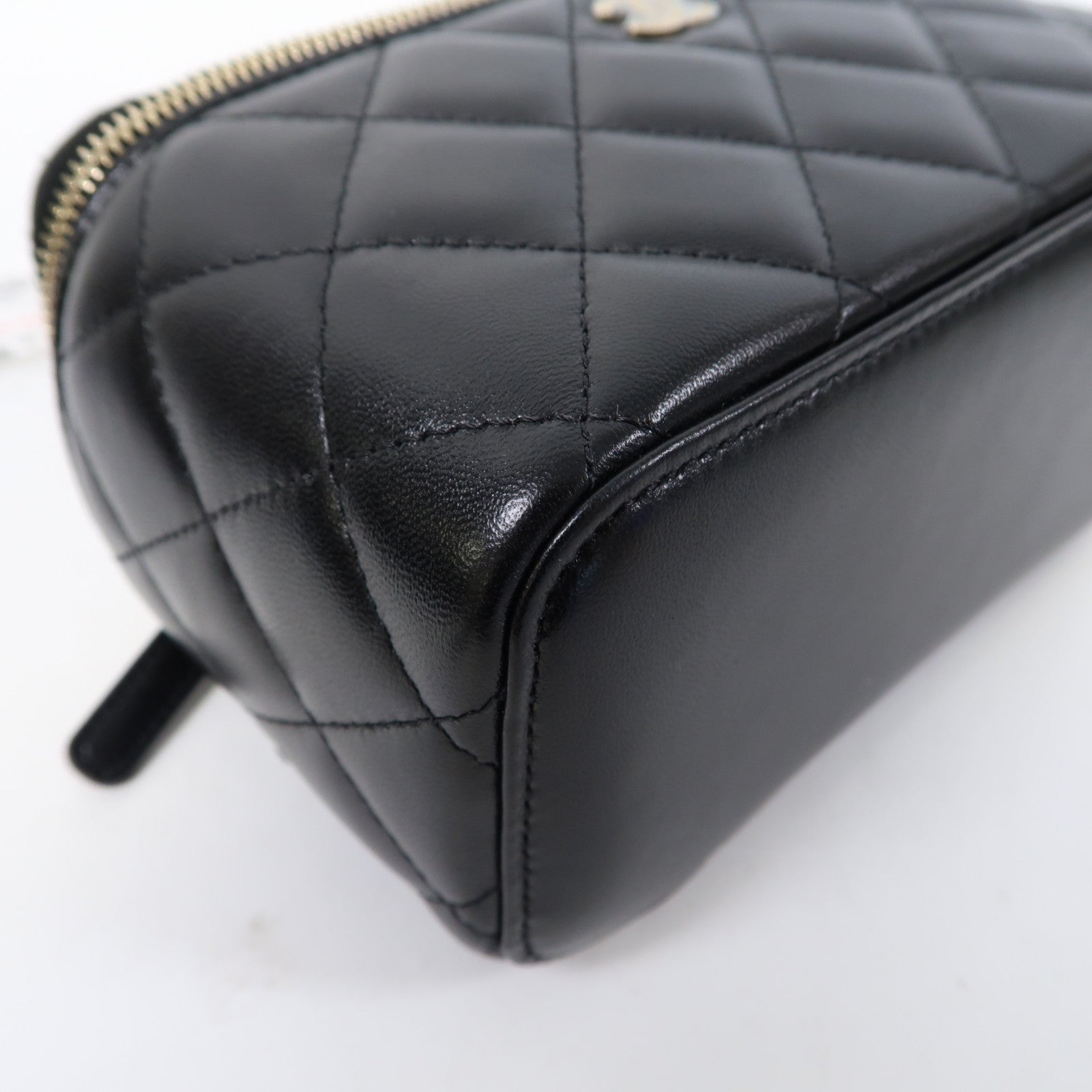 CHANEL 【激減優惠】菱格羊皮皮革Vanity Case金扣鏈帶肩背袋黑色