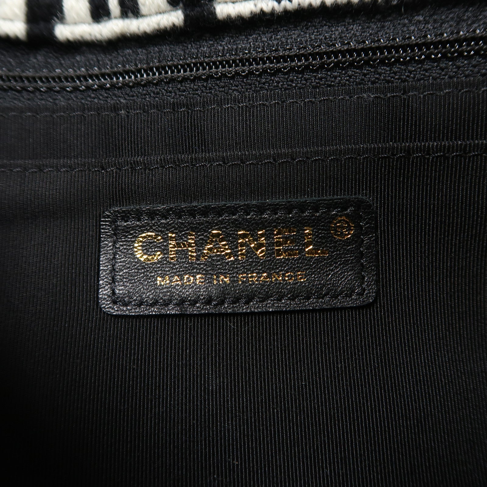 CHANEL 軟呢Chain Shoulder金扣鏈帶肩背袋黑色/白色