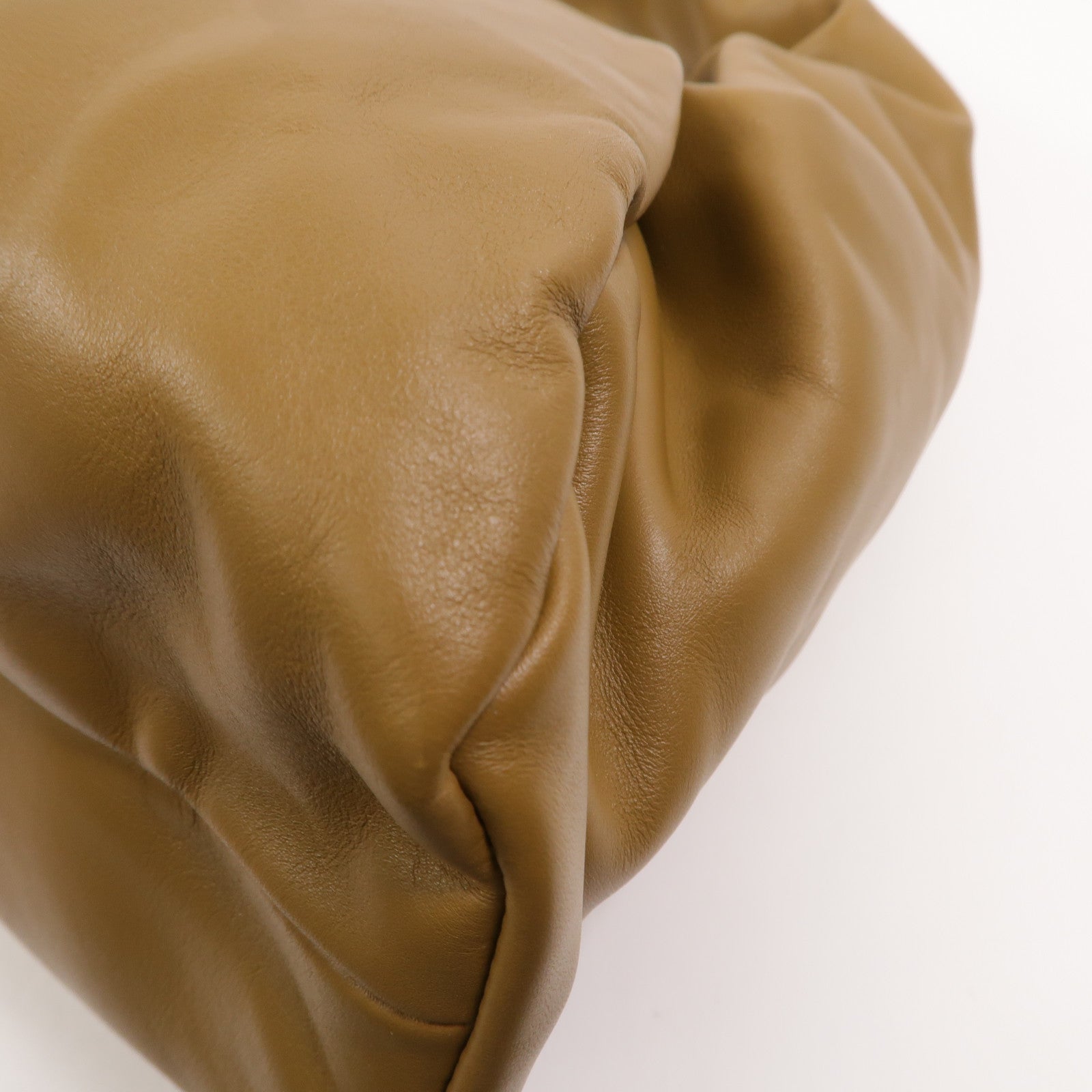 BOTTEGA VENETA 羊皮皮革Shoulder Pouch Medium肩背袋