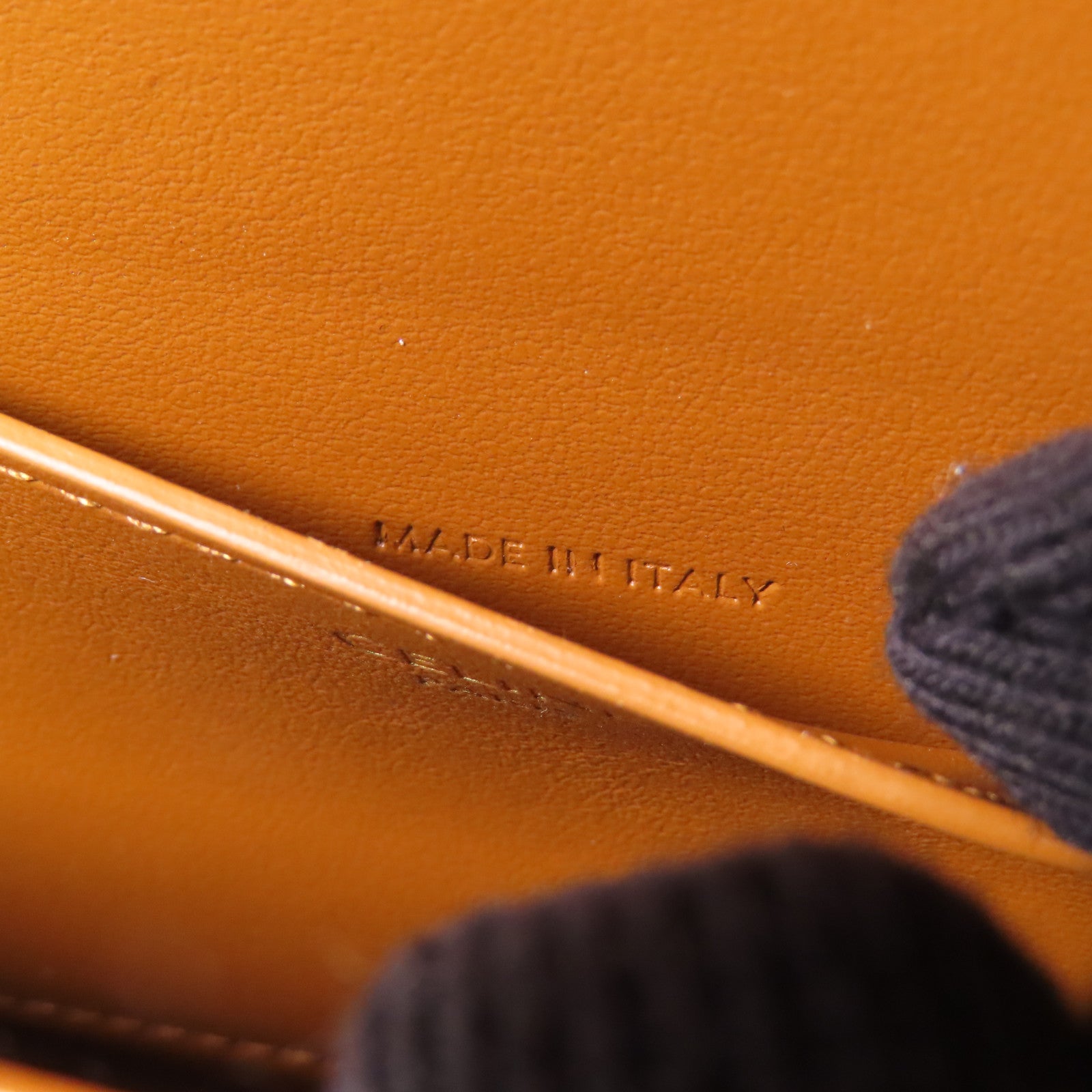 CELINE 牛皮皮革Tabou Clutch on Strap金扣手挽肩背兩用袋
