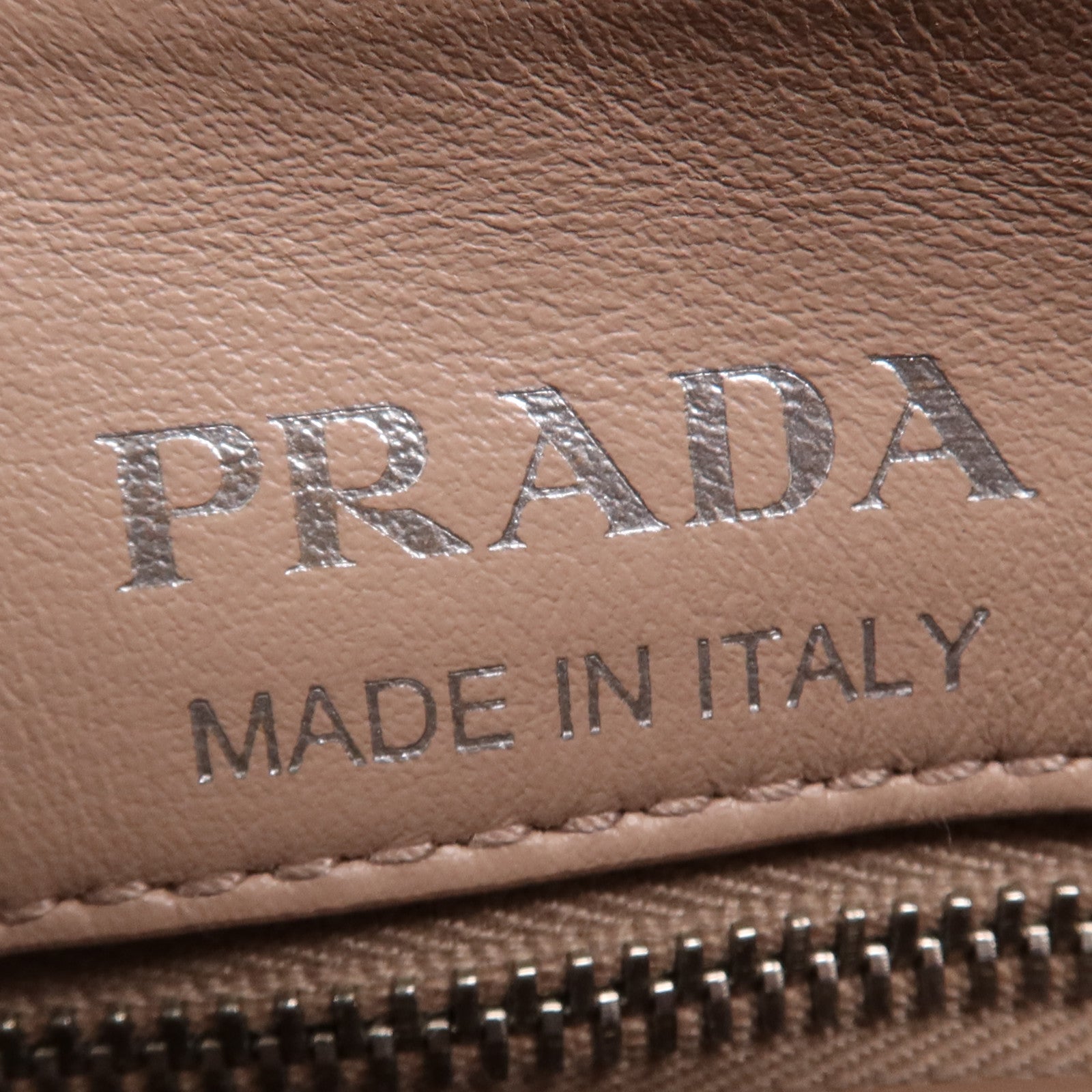 PRADA 牛皮皮革Shoulder Bag銀扣肩背袋