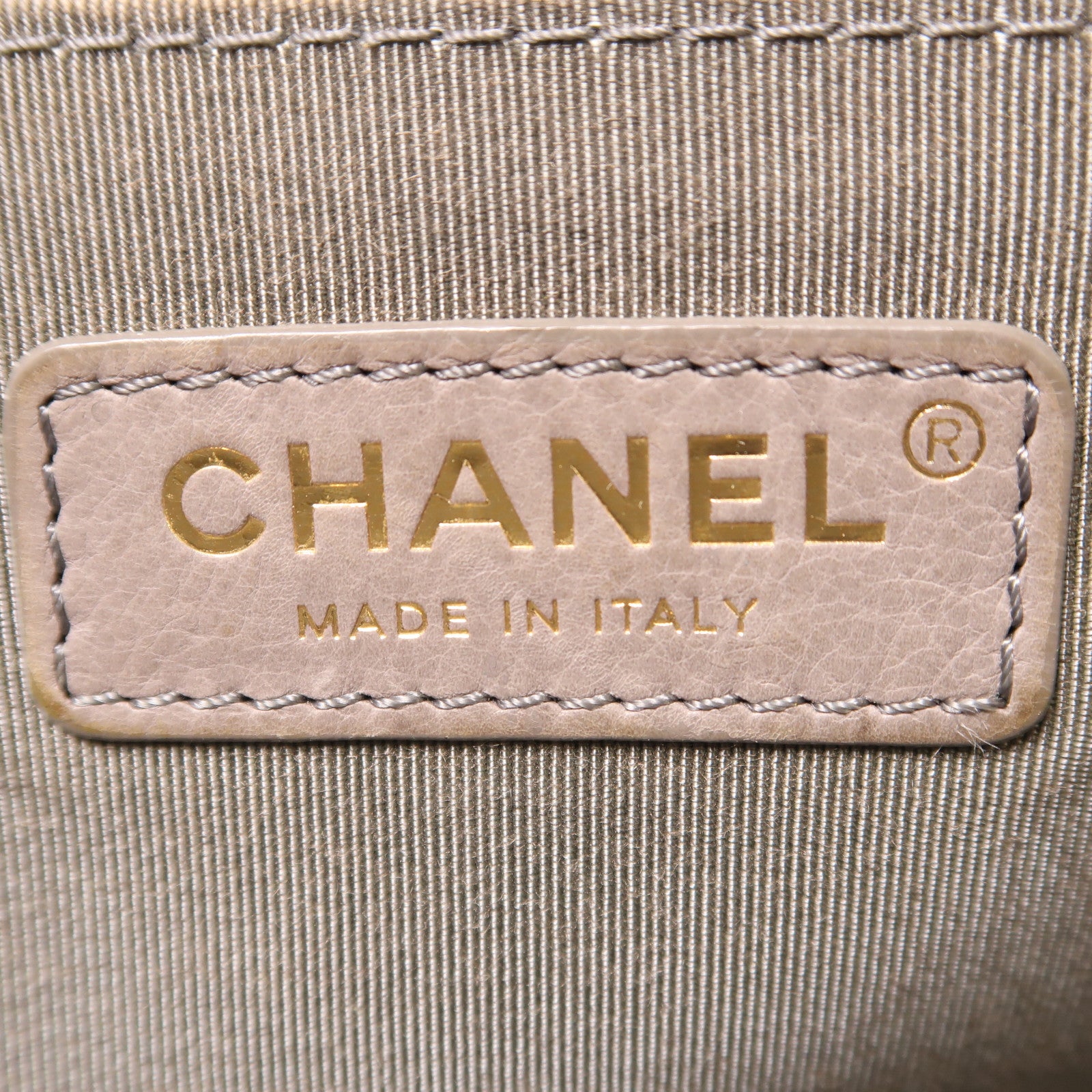 CHANEL 牛皮皮革Boy 25金扣鏈帶肩背袋灰色