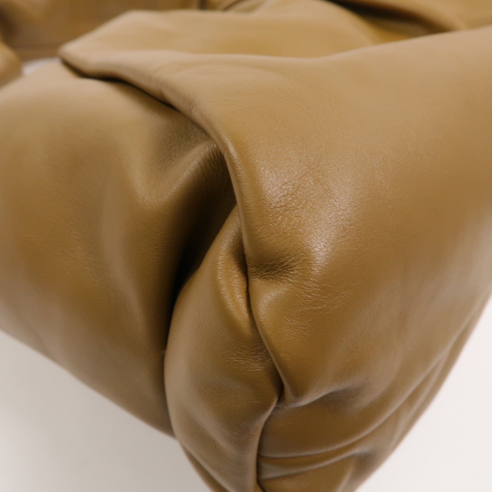 BOTTEGA VENETA 羊皮皮革Shoulder Pouch Medium肩背袋