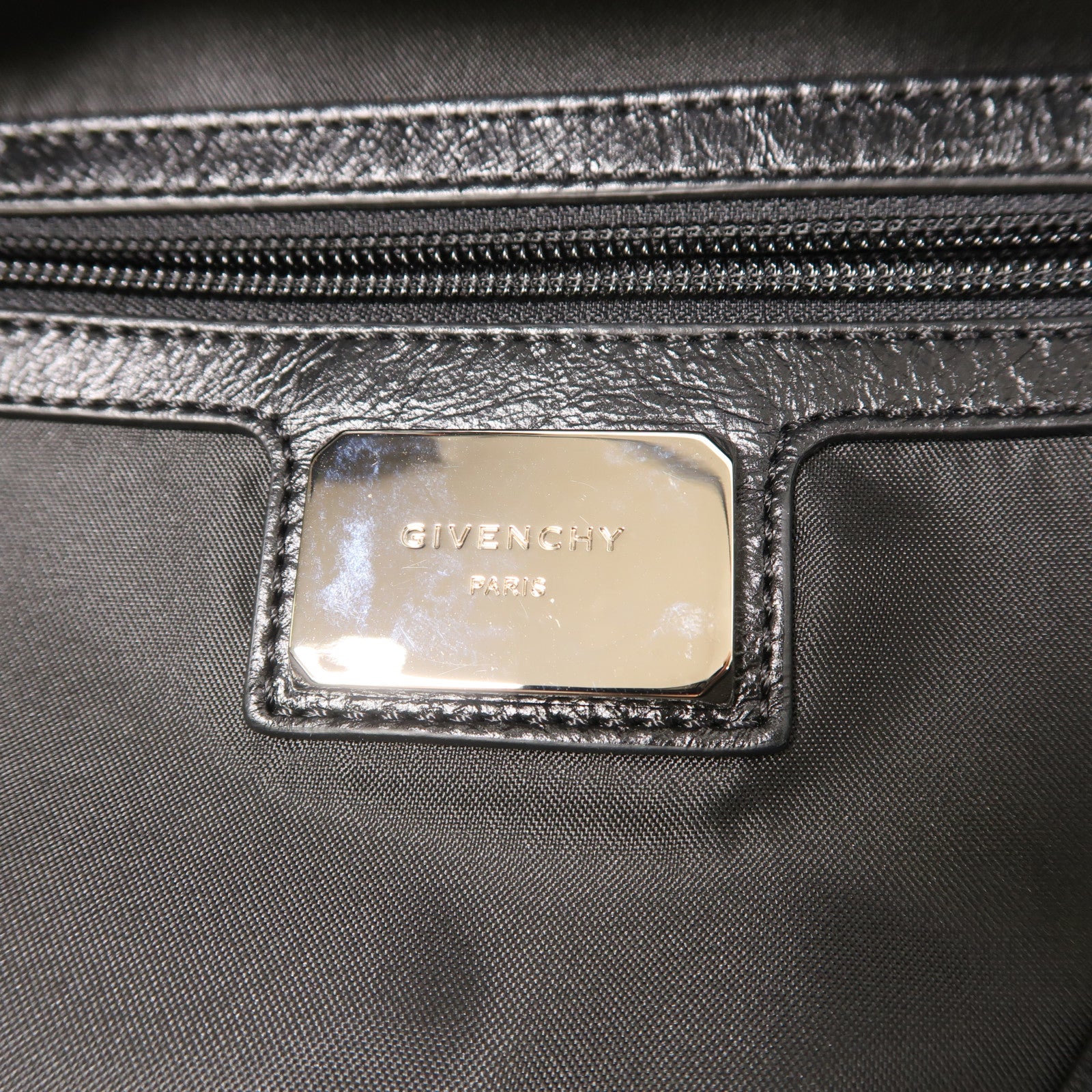 GIVENCHY 牛皮皮革Backpack銀扣背包