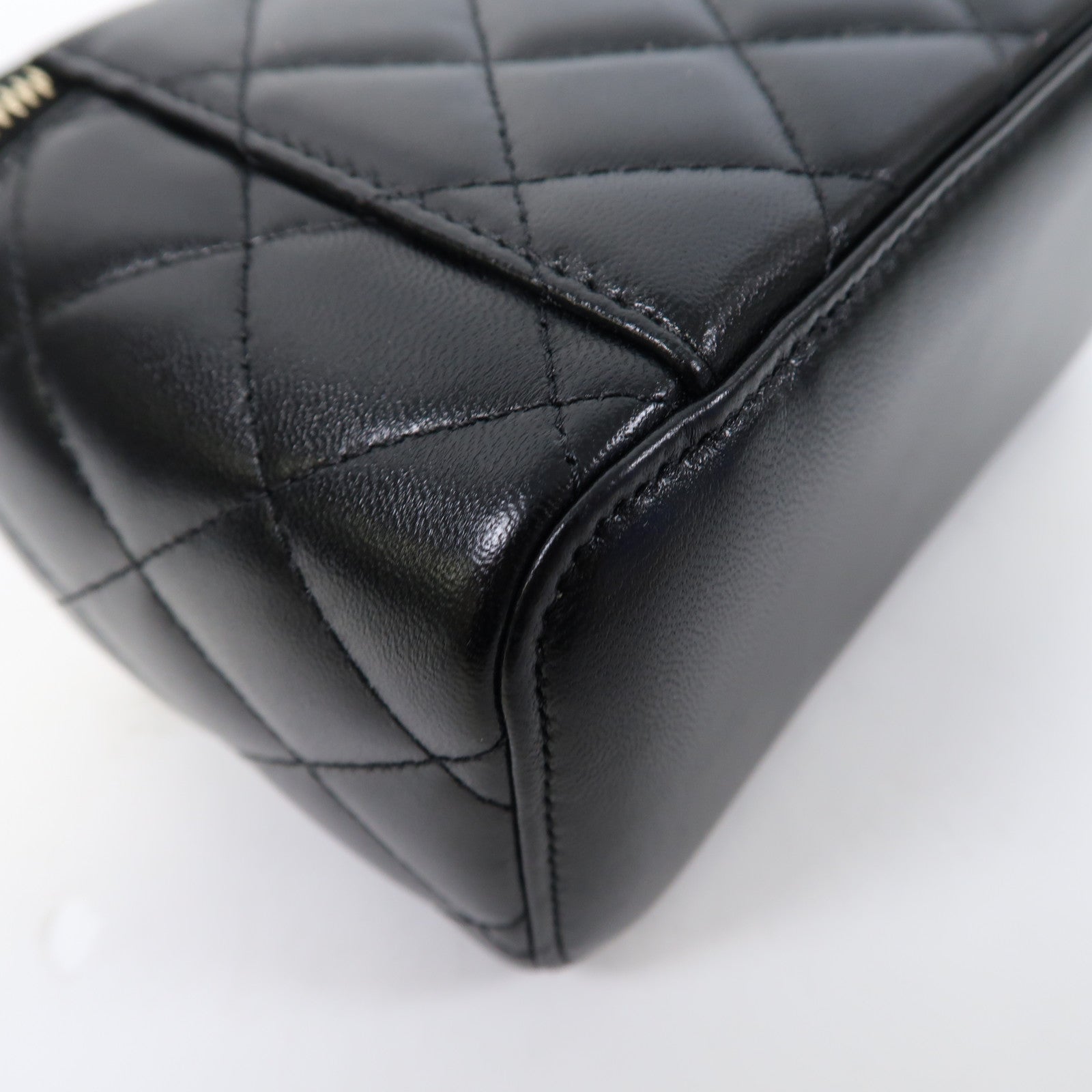 CHANEL 【激減優惠】菱格羊皮皮革Vanity Case金扣鏈帶肩背袋黑色