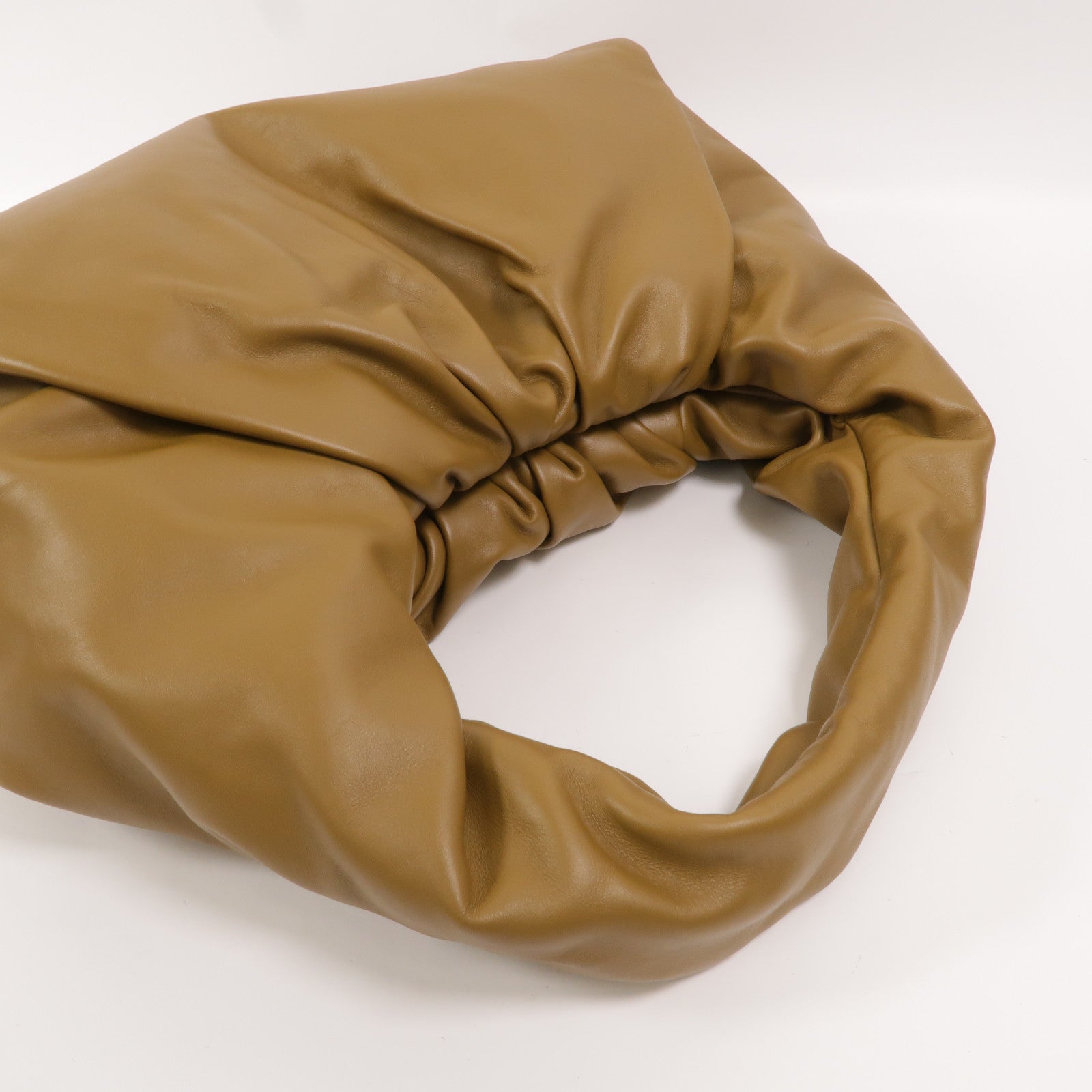 BOTTEGA VENETA 羊皮皮革Shoulder Pouch Medium肩背袋