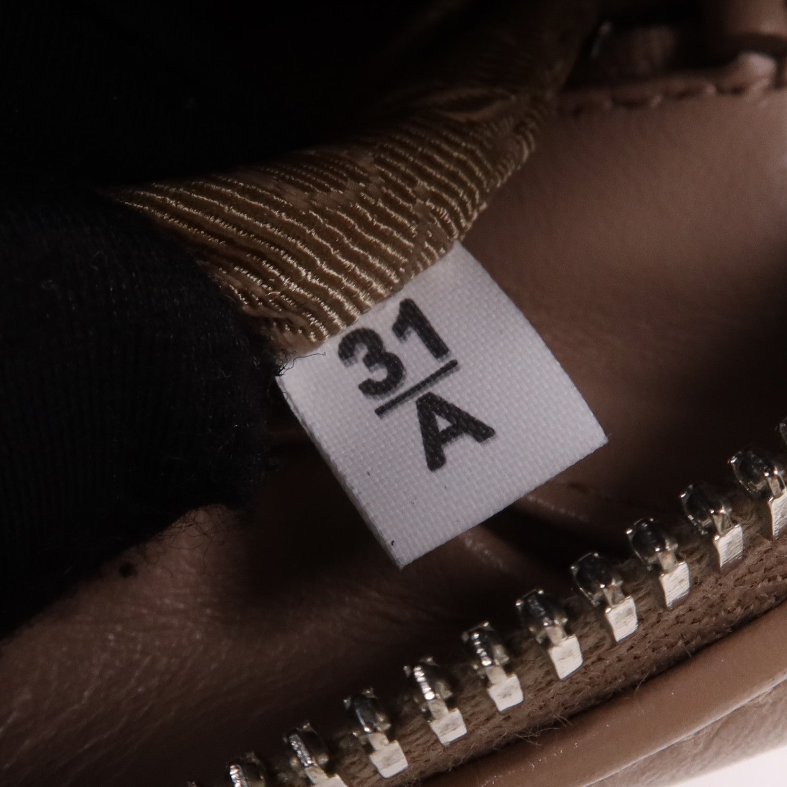 PRADA 牛皮皮革Shoulder Bag銀扣肩背袋