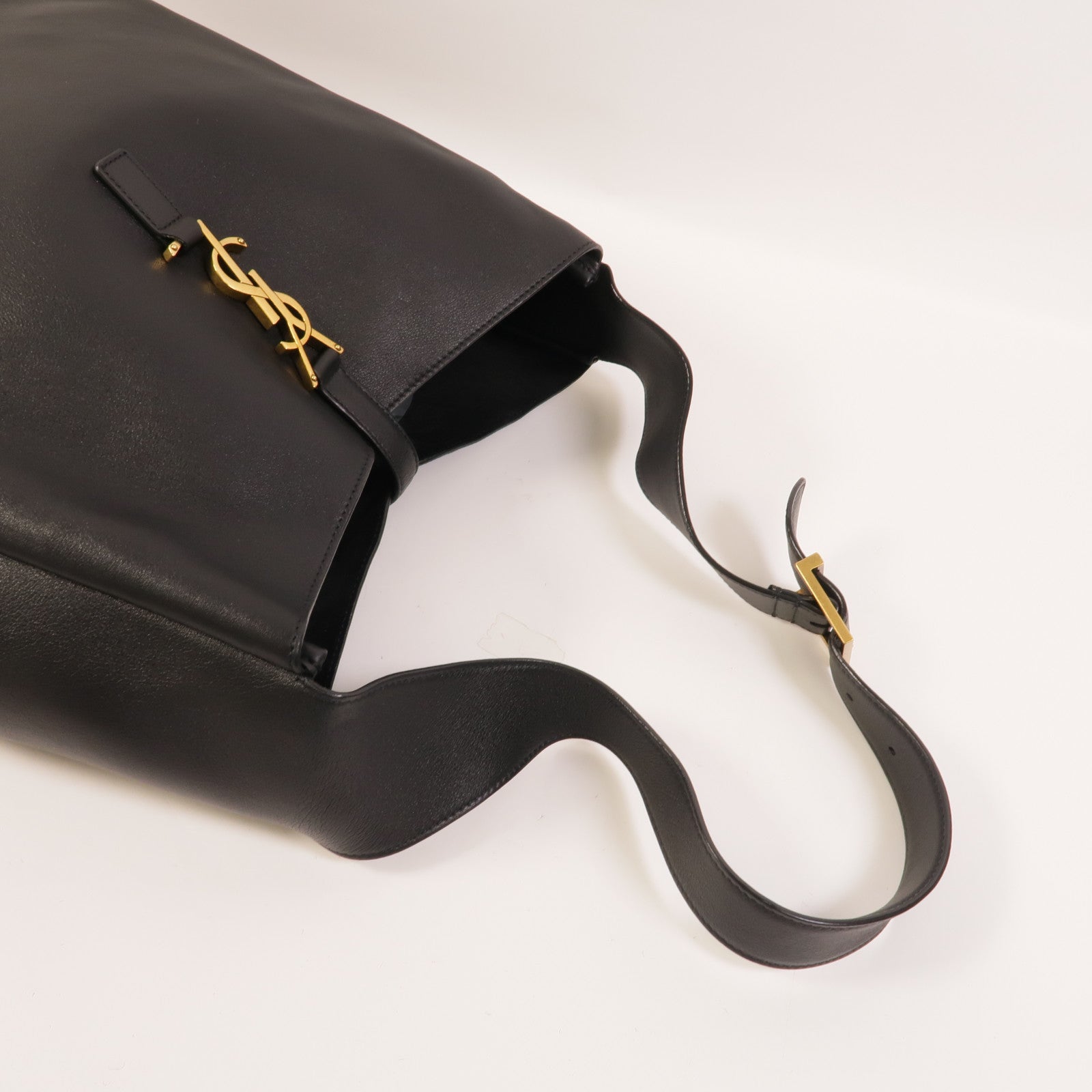 YVES SAINT LAURENT 牛皮皮革Le 5 A7 Supple Large肩背袋