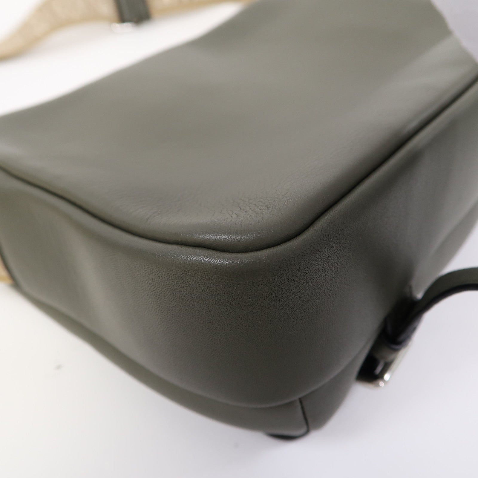 LOEWE 牛皮皮革XS Military銀扣肩背袋卡其綠色