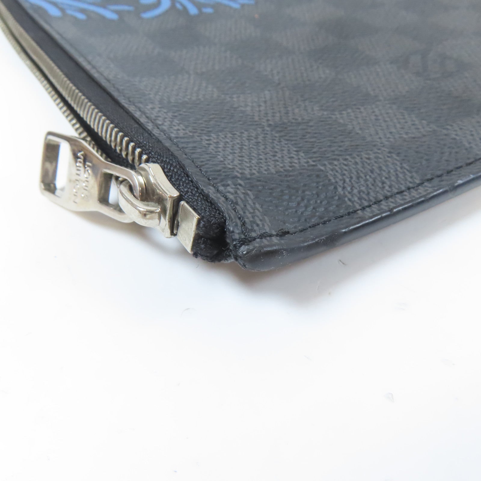 LOUIS VUITTON Damier Graphite Pochette Jour GM銀扣手拿包黑色/藍色