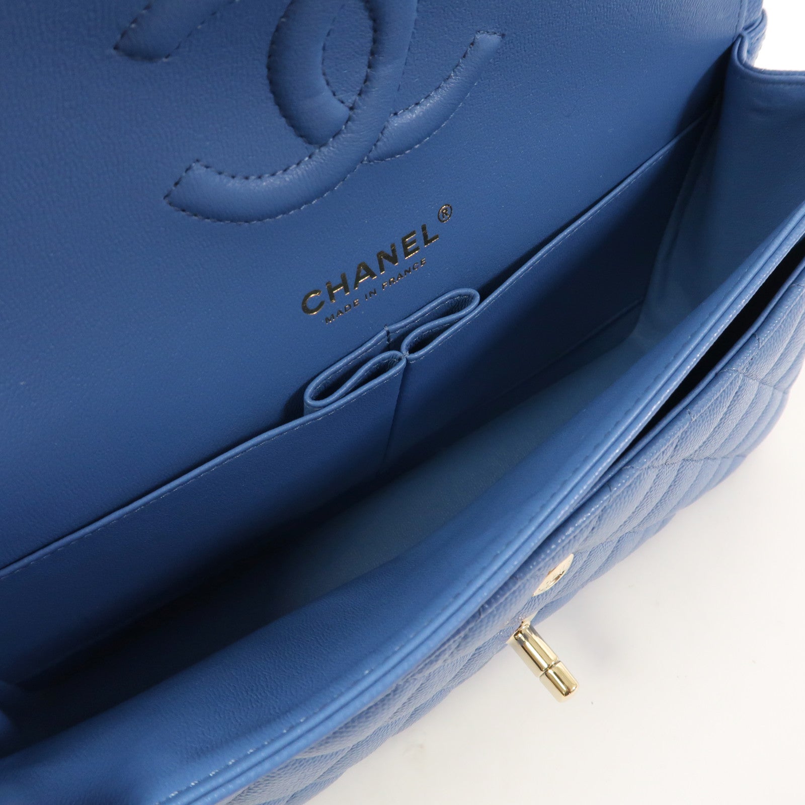 CHANEL 菱格Caviar皮革Classic Flap 25cm金扣鏈帶肩背袋藍色