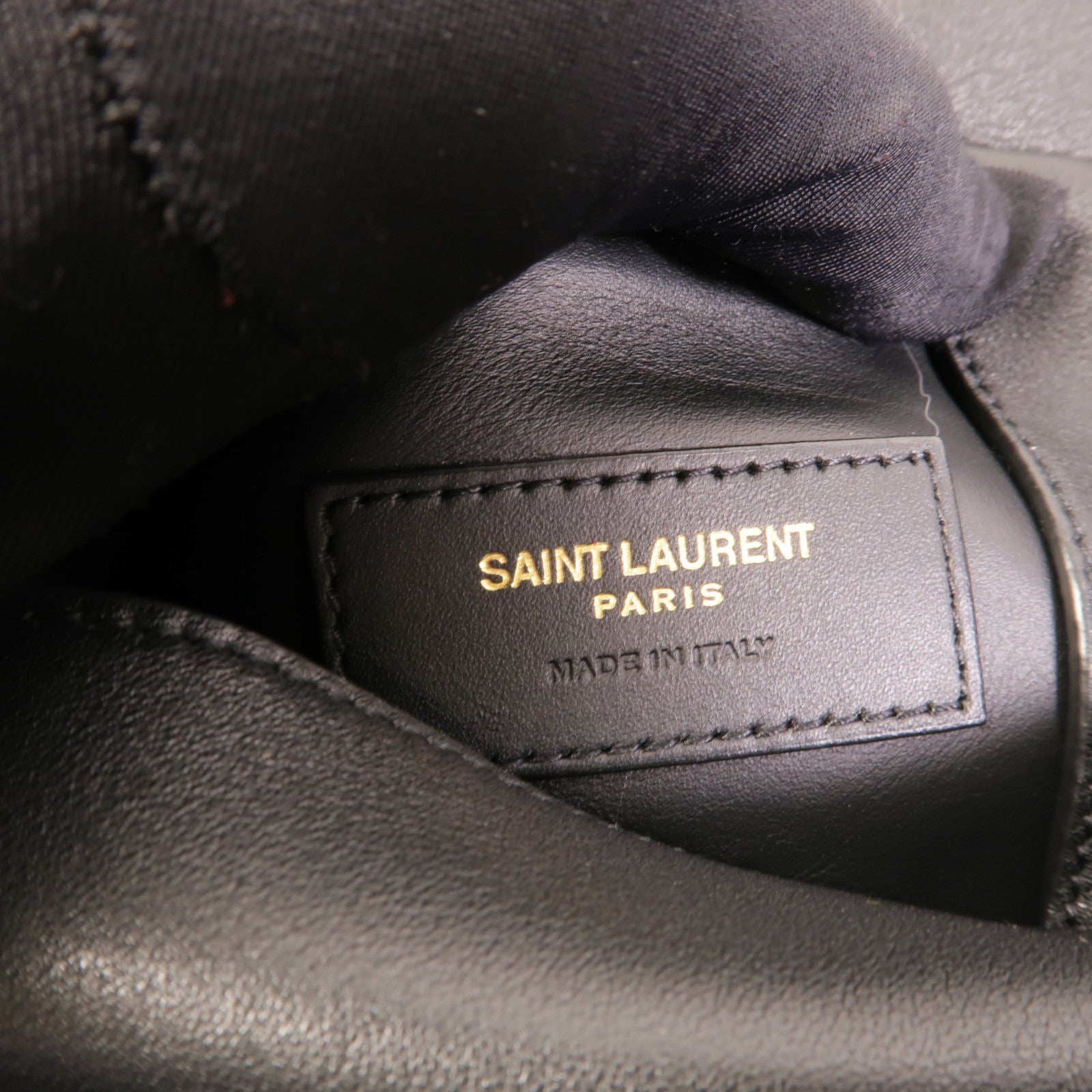 YVES SAINT LAURENT 牛皮皮革Le 5 A7 Supple Large肩背袋