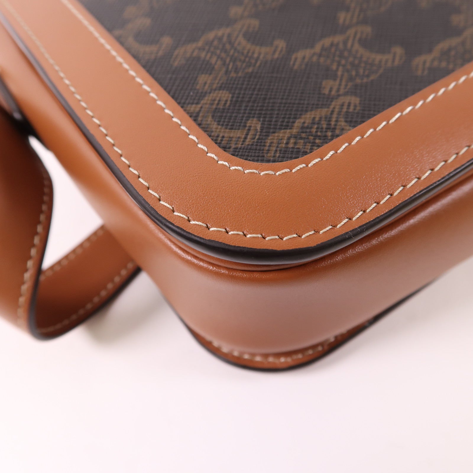 CELINE 塗層帆布Classique Triomphe Bag金扣肩背袋