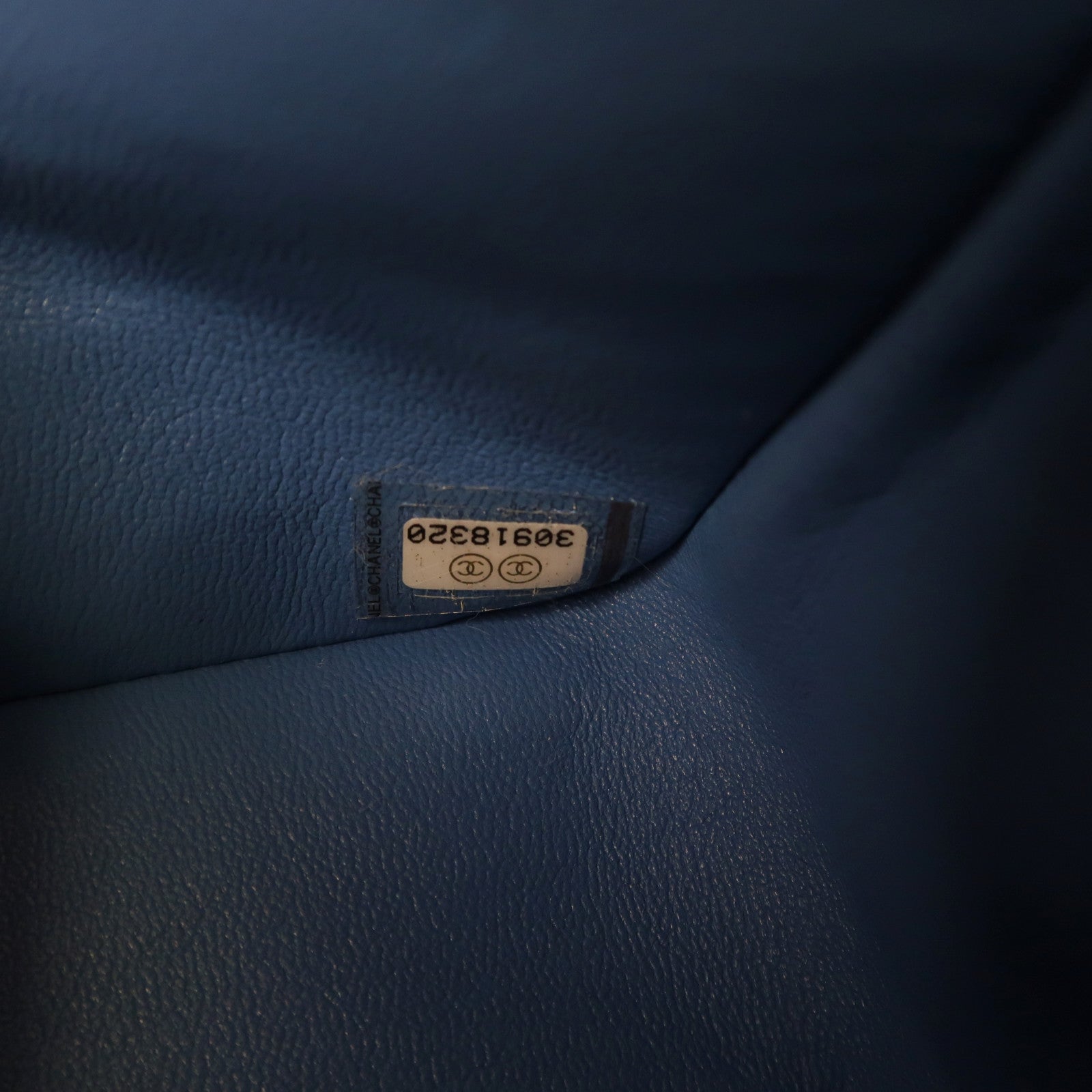 CHANEL 菱格Caviar皮革Classic Flap 25cm金扣鏈帶肩背袋藍色