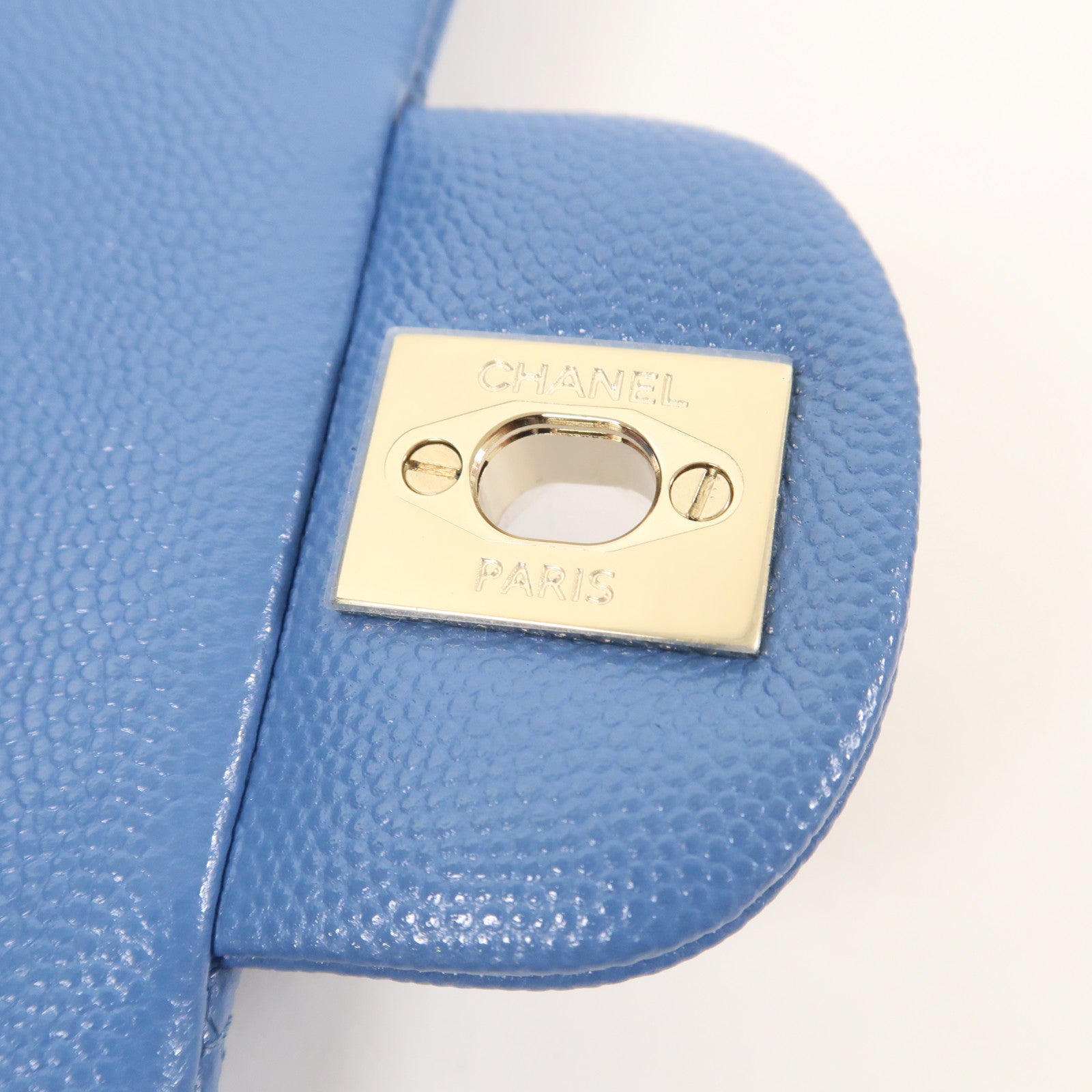 CHANEL 菱格Caviar皮革Classic Flap 25cm金扣鏈帶肩背袋藍色