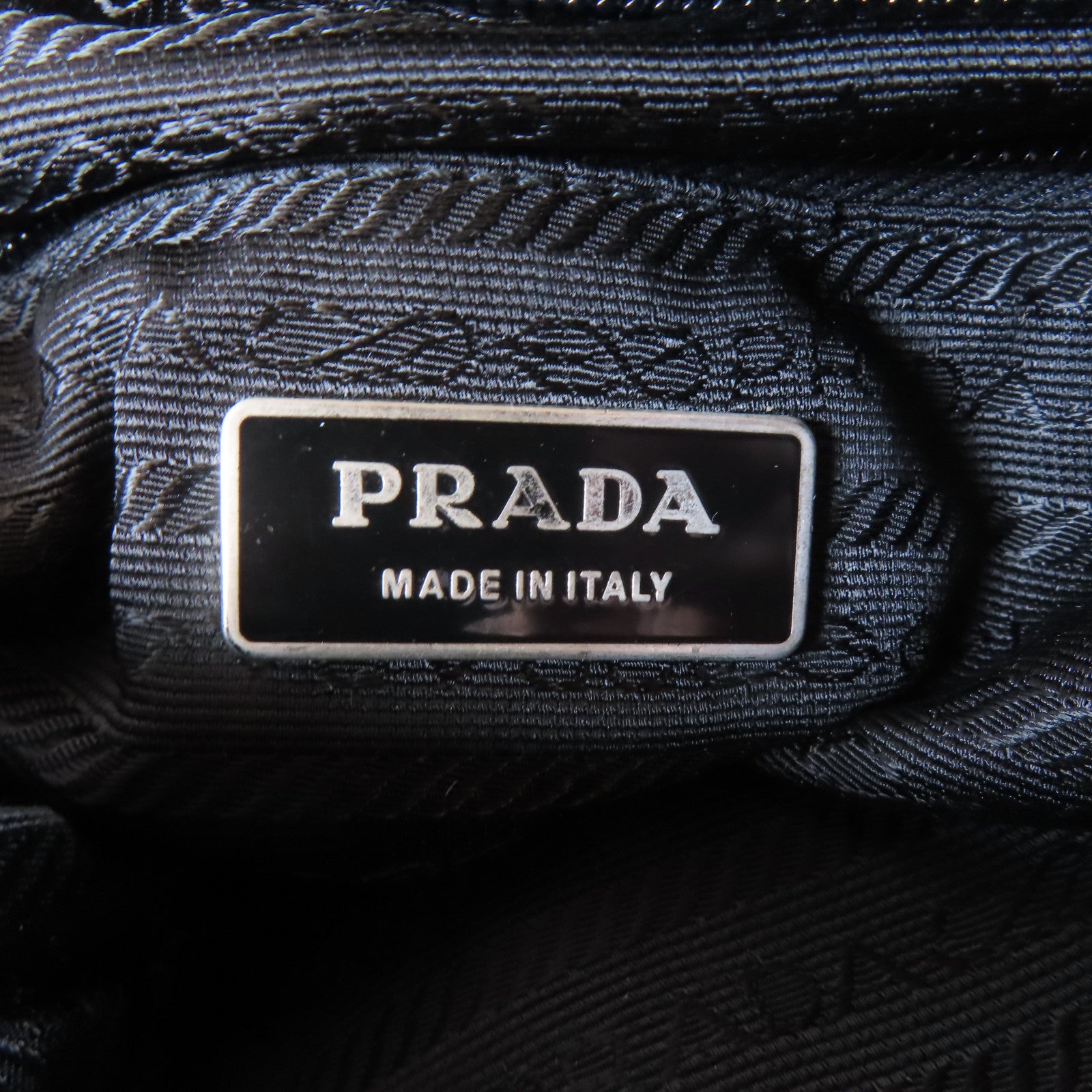 PRADA 尼龍Shoulder Bag銀扣肩背袋黑色