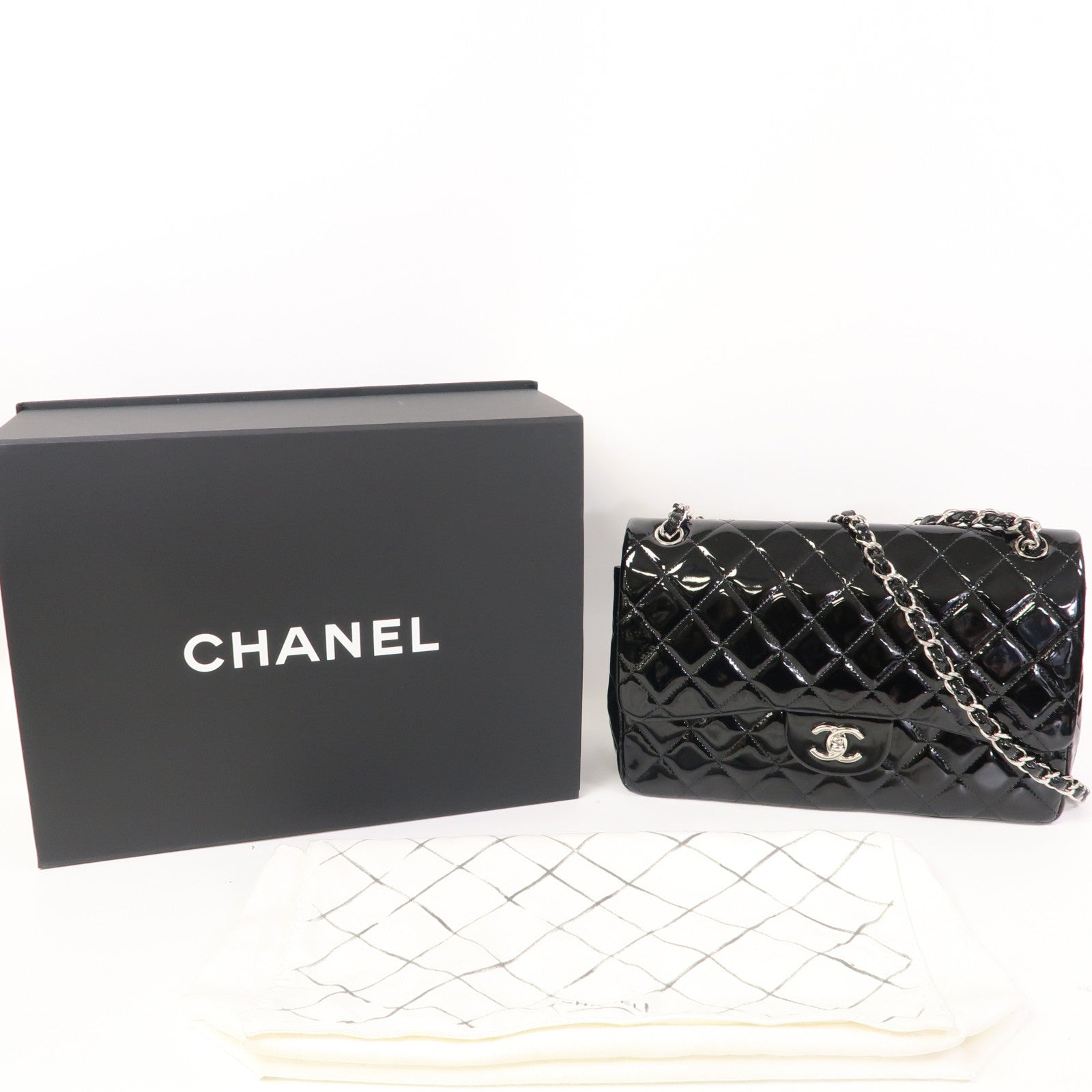 CHANEL 菱格漆皮皮革Classic Jumbo銀扣鏈帶肩背袋黑色