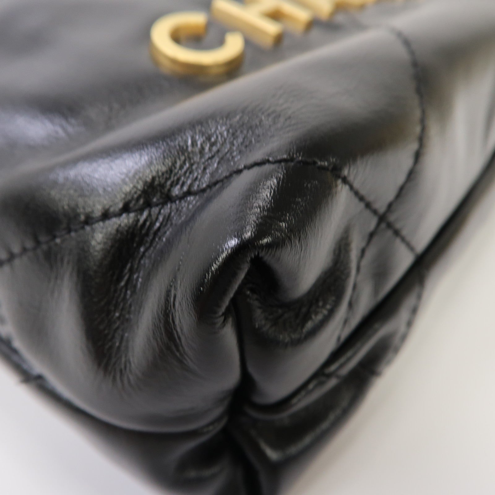 CHANEL 菱格牛皮皮革Chanel 22 Mini金扣肩背袋黑色