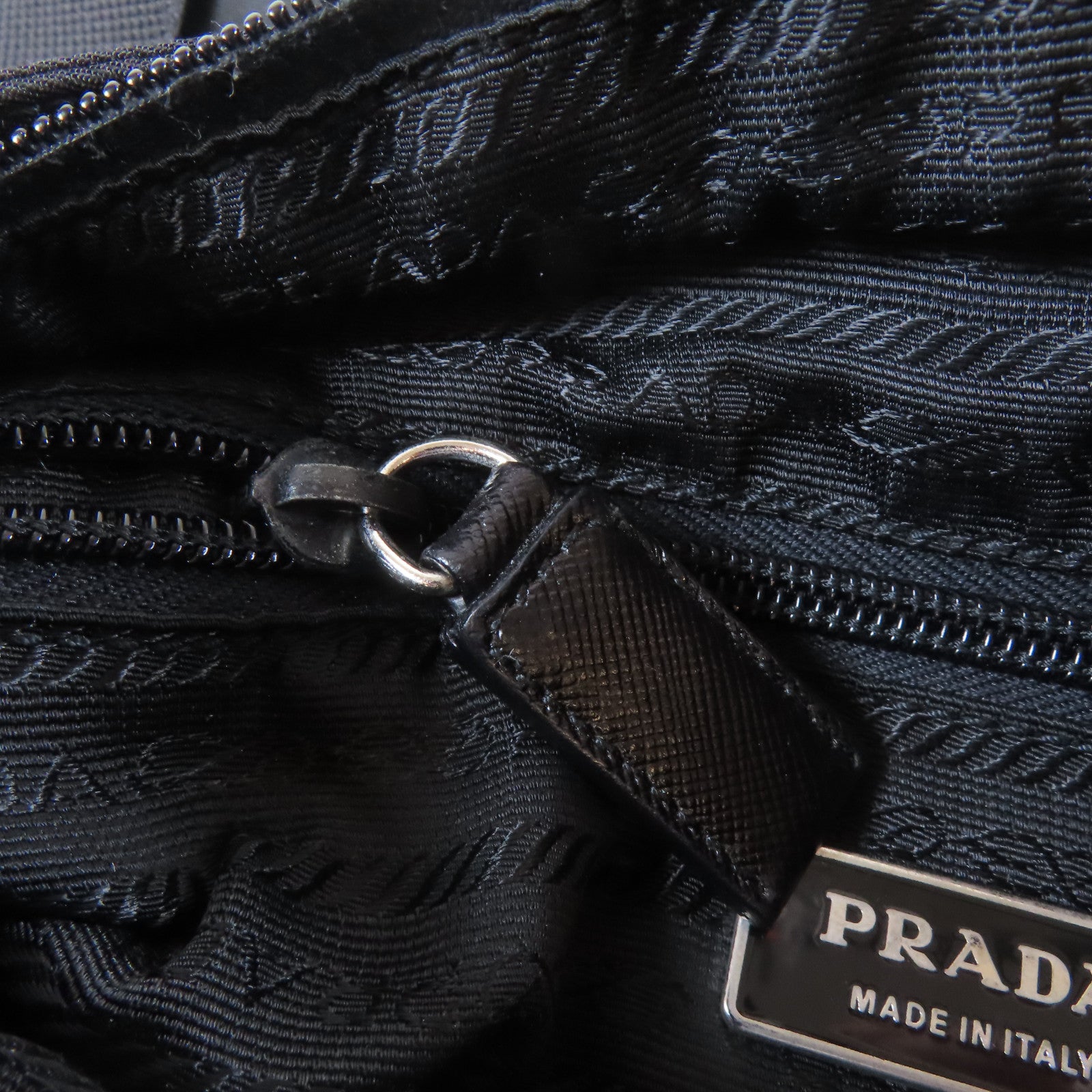 PRADA 尼龍Shoulder Bag銀扣肩背袋黑色