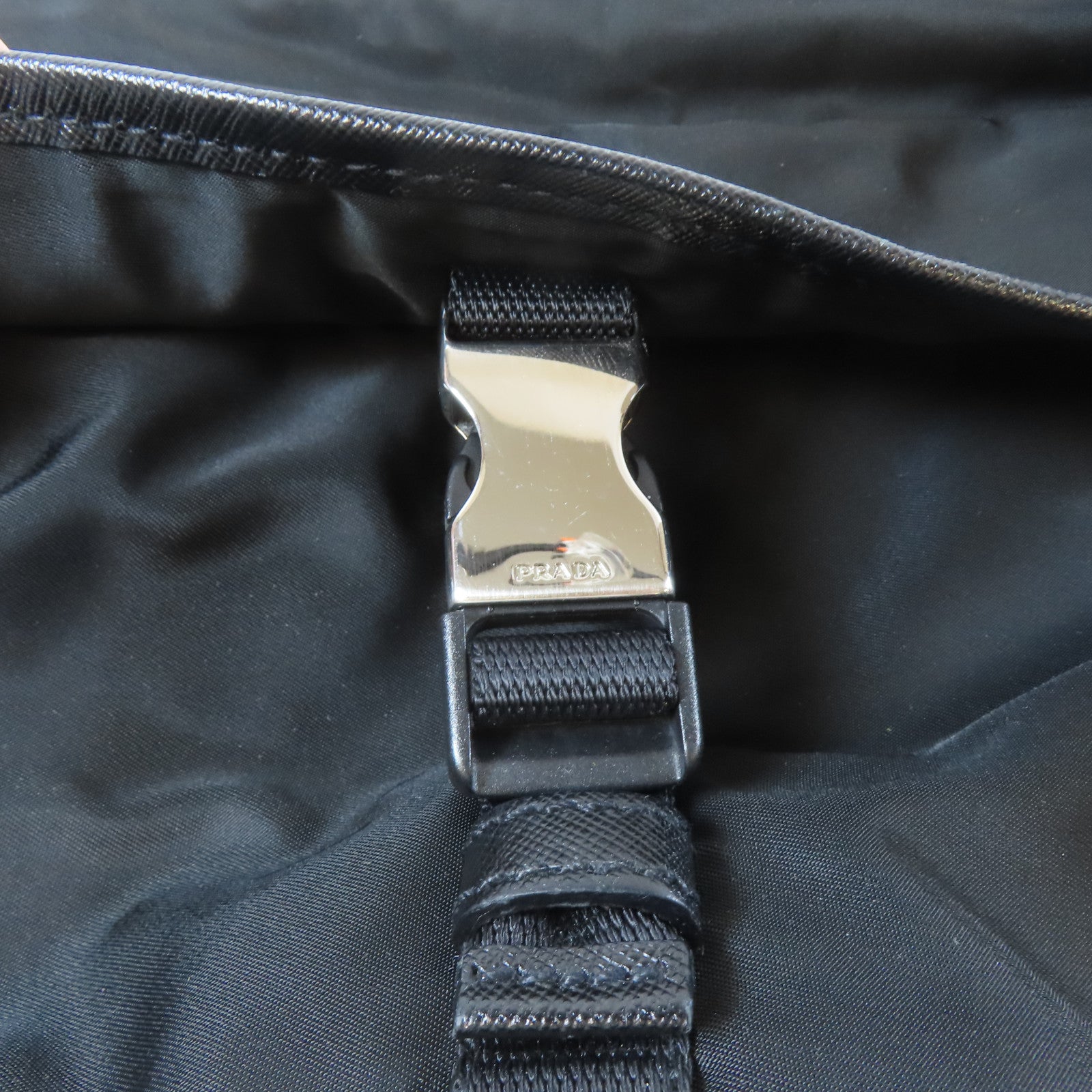 PRADA 尼龍Shoulder Bag銀扣肩背袋黑色