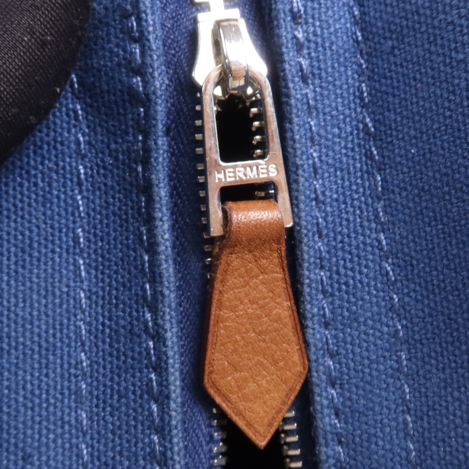 HERMES Swift皮革/棉質Embroidery Logo Camaiueu Pouch銀扣手拿包