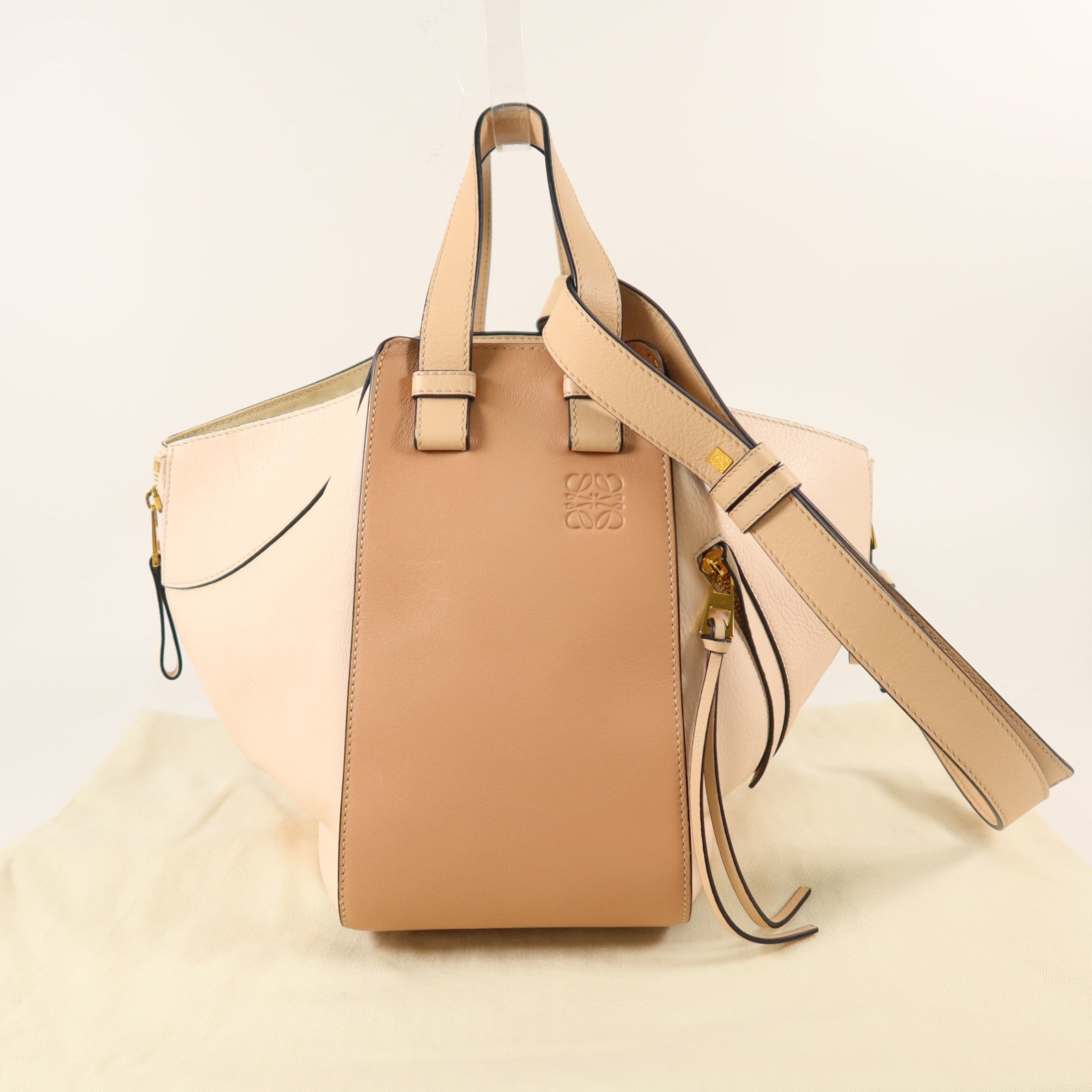 LOEWE 牛皮皮革Hammock Small金扣手挽肩背兩用袋