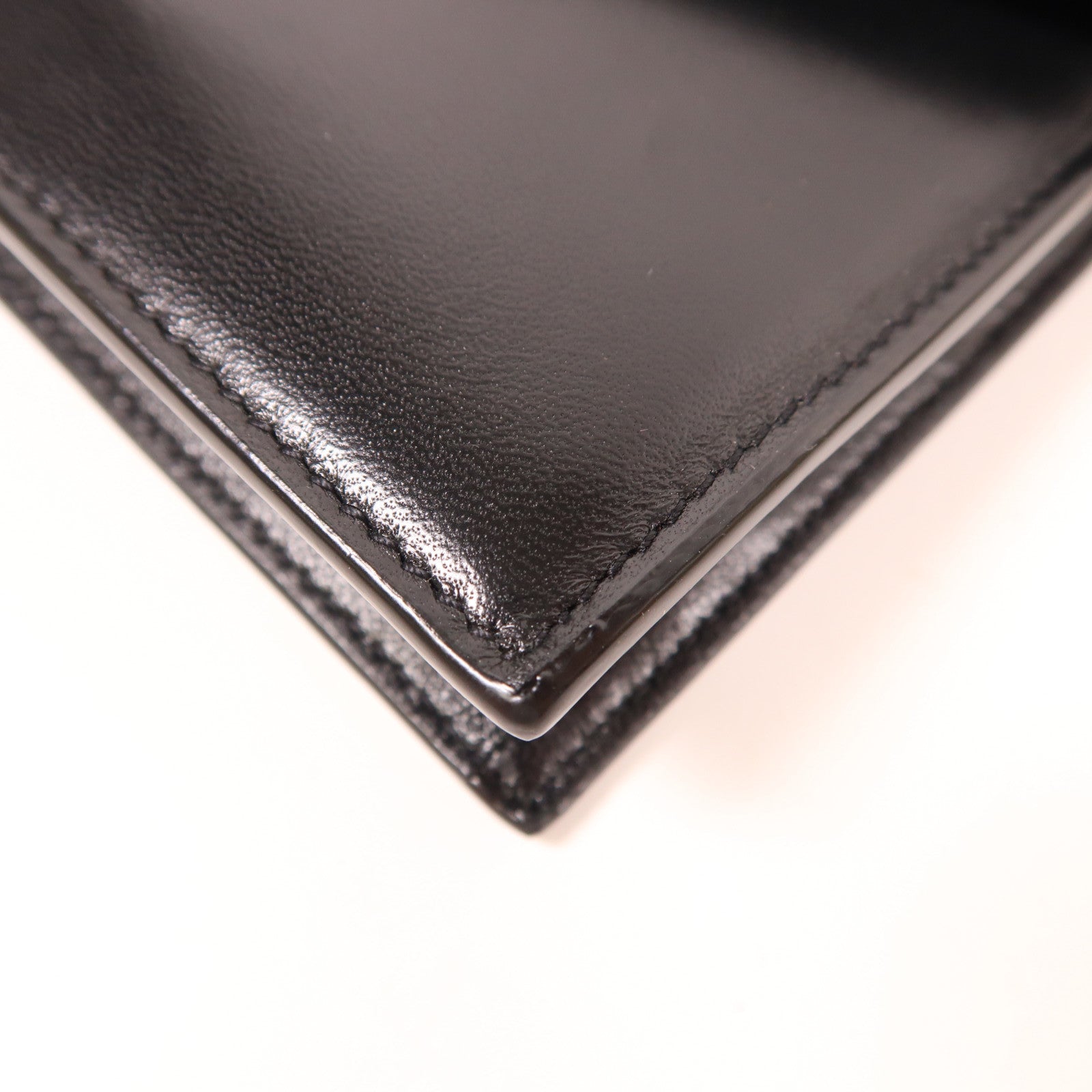 YVES SAINT LAURENT 皮革Cassandre Envelope Chain Wallet金扣鏈帶肩背袋黑色