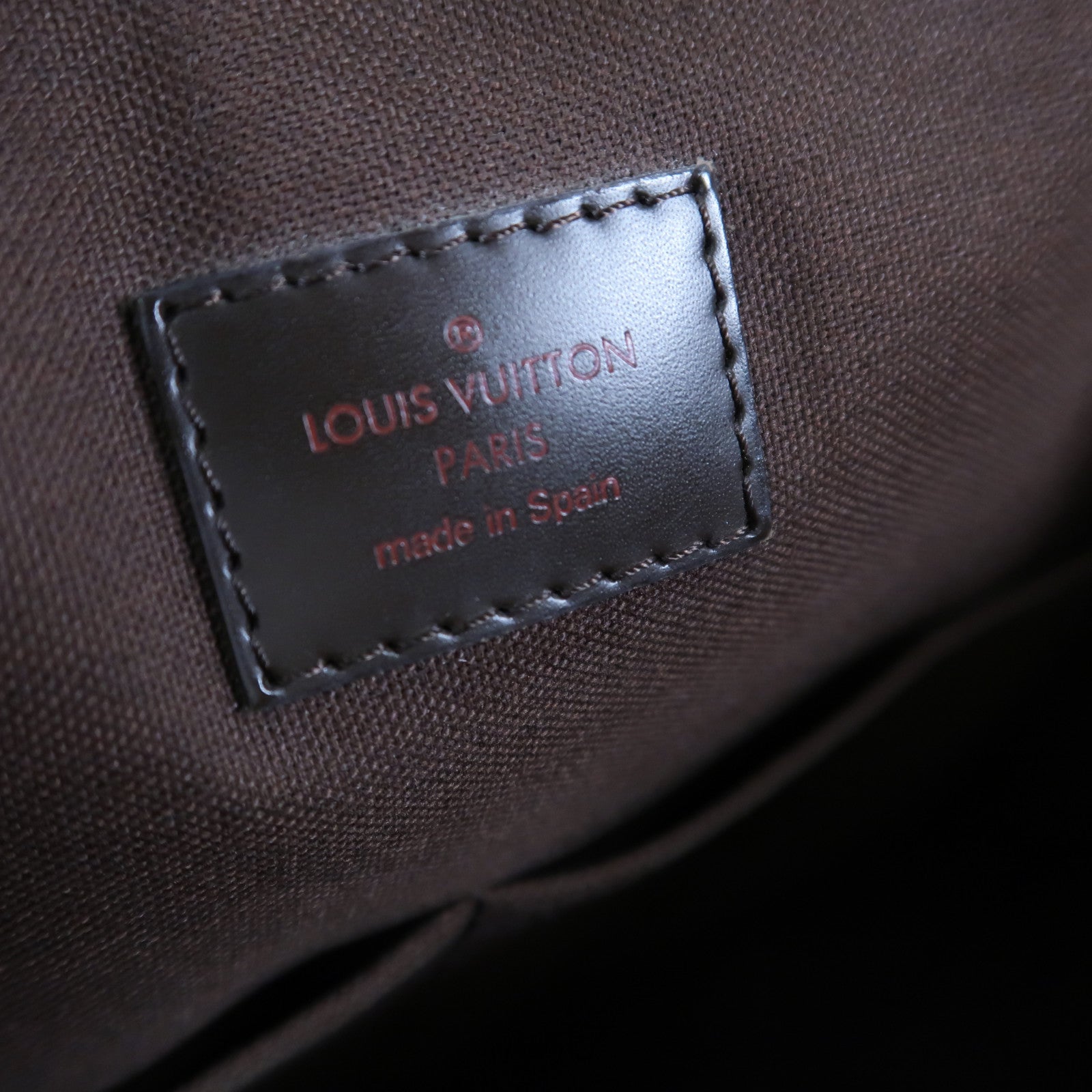 LOUIS VUITTON Damier Beaubourg肩背袋