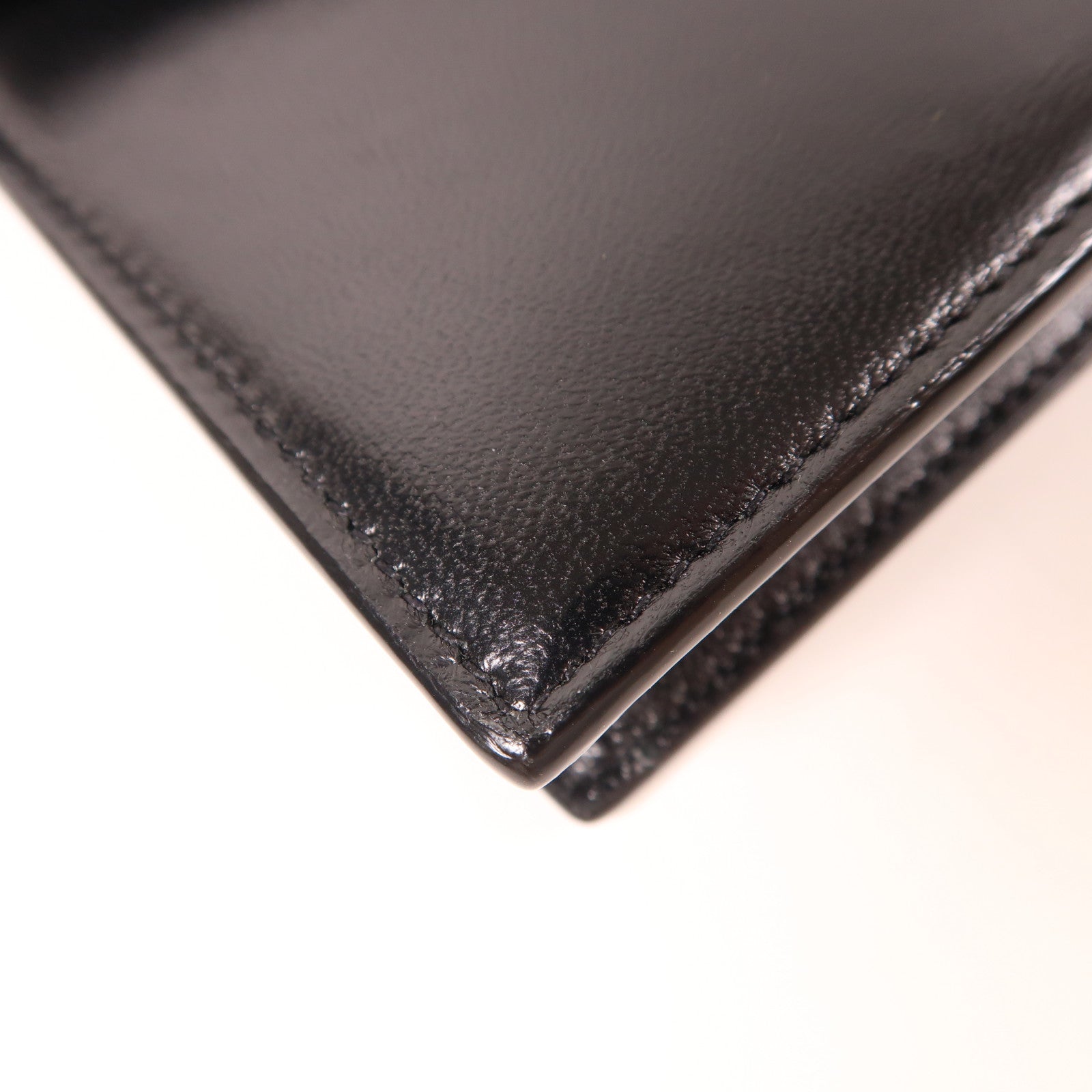 YVES SAINT LAURENT 皮革Cassandre Envelope Chain Wallet金扣鏈帶肩背袋黑色