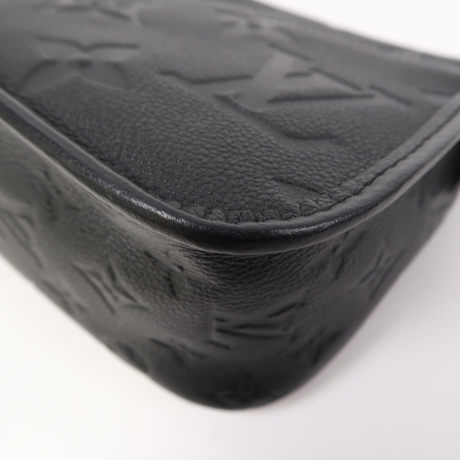 LOUIS VUITTON Monogram Empreinte Diane金扣肩背袋黑色