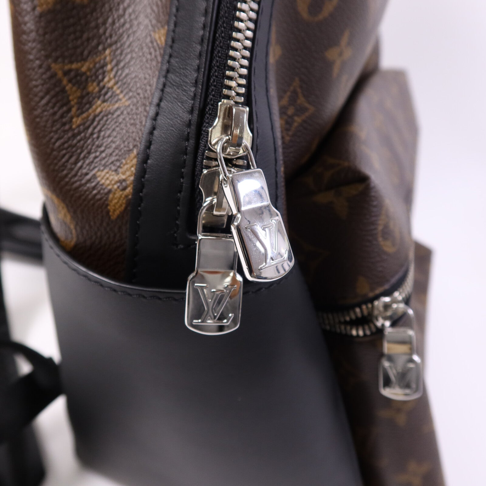 LOUIS VUITTON 【激減優惠】Monogram Macassar Discovery Backpack PM銀扣背包