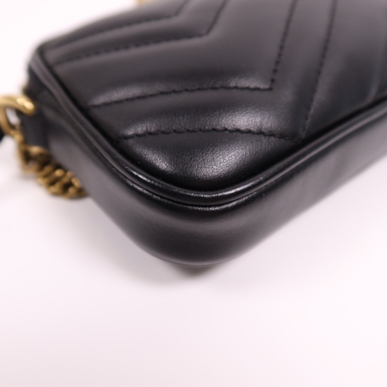 GUCCI 牛皮皮革GG Marmont金扣鏈帶肩背袋