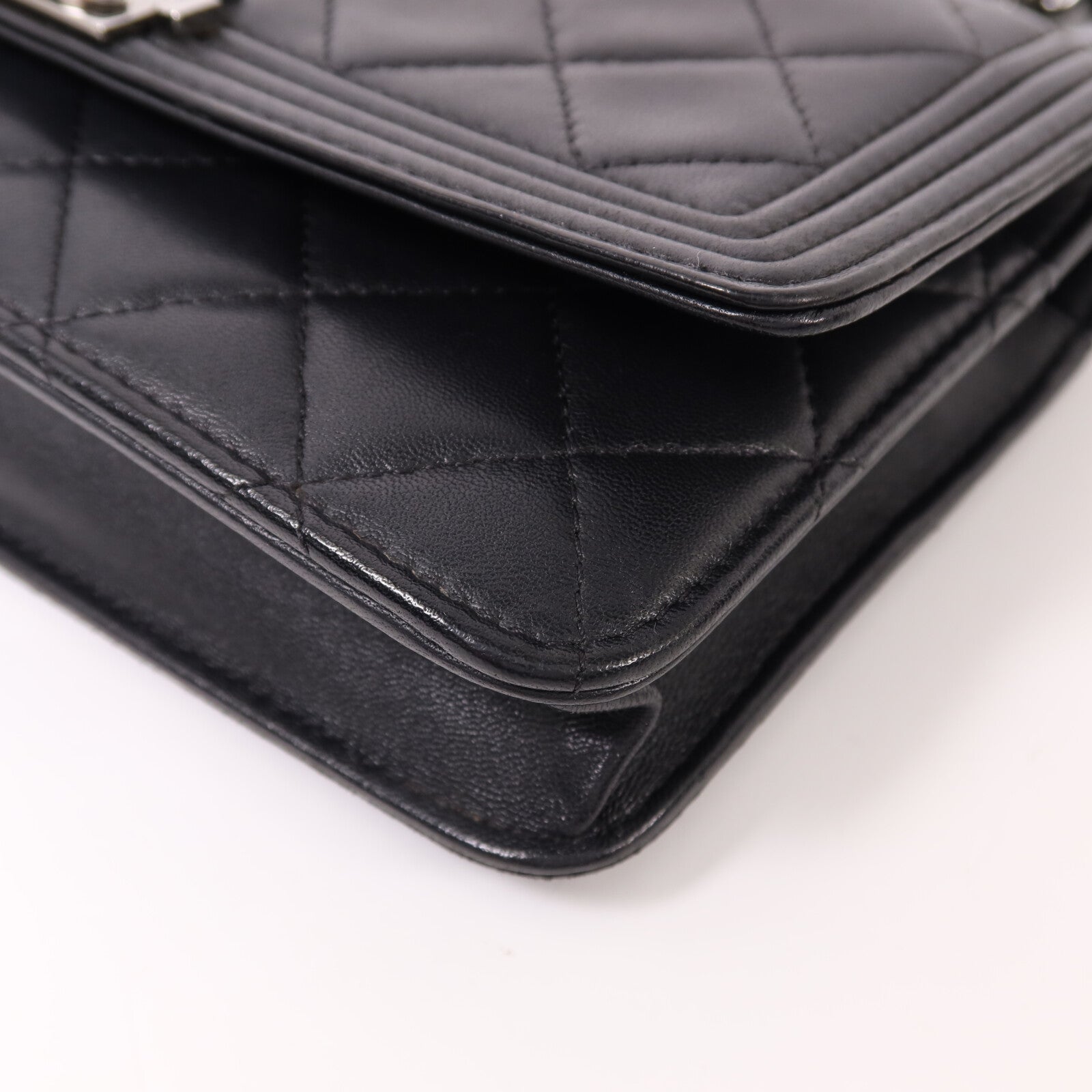 CHANEL 羊皮皮革Boy Wallet On Chain銀扣鏈帶肩背袋