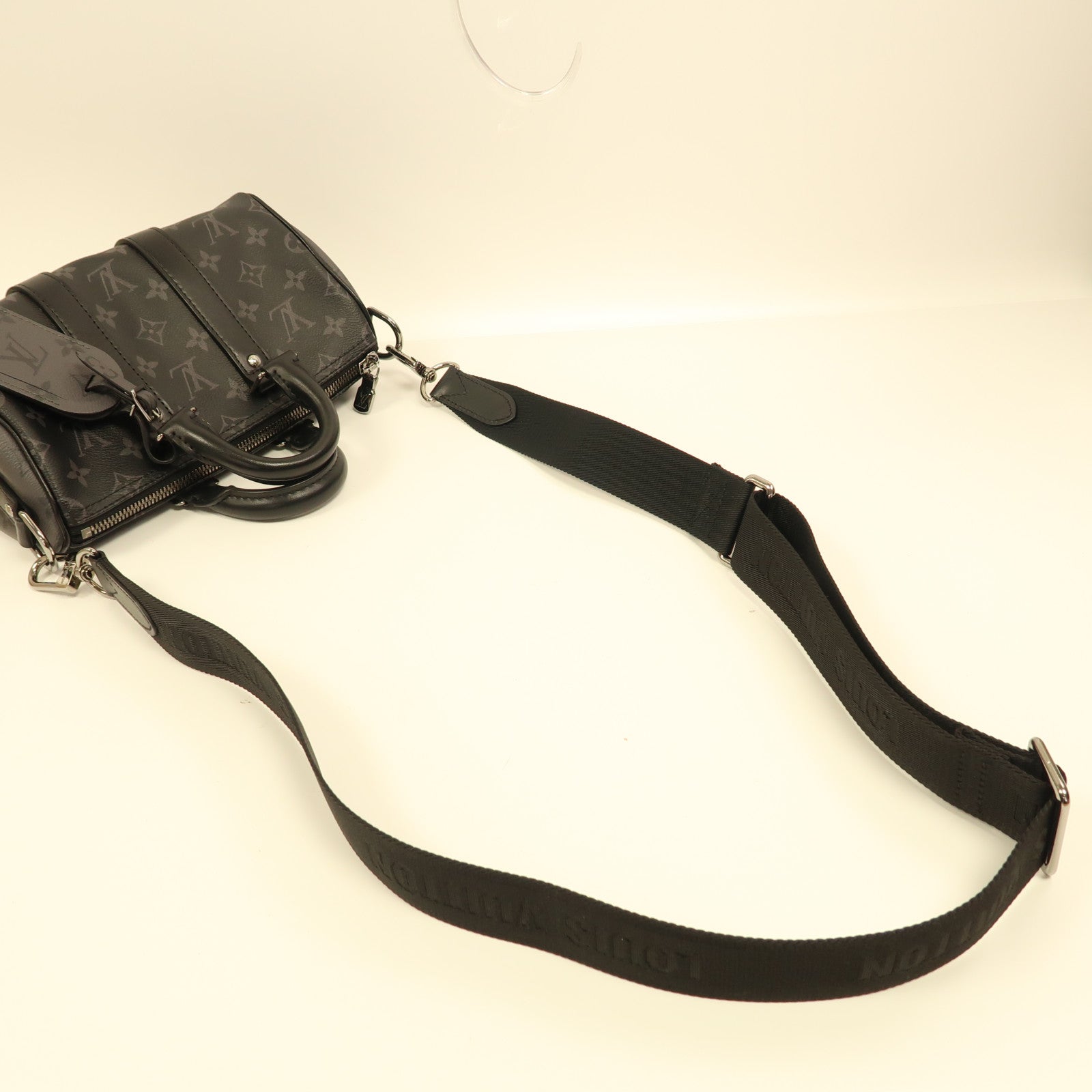 LOUIS VUITTON Monogram Eclipse Keepall Bandouliere 25銀扣手挽肩背兩用袋黑色