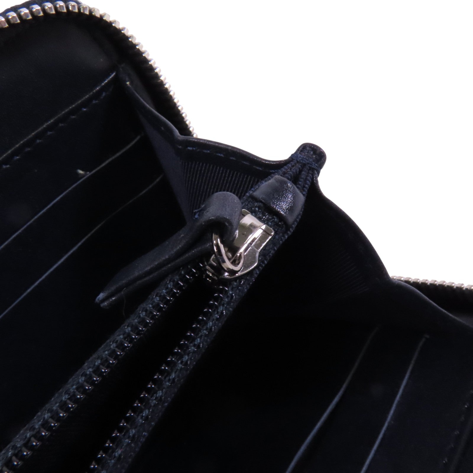 CHANEL 牛皮皮革Round Long Wallet銀扣拉鏈長錢包