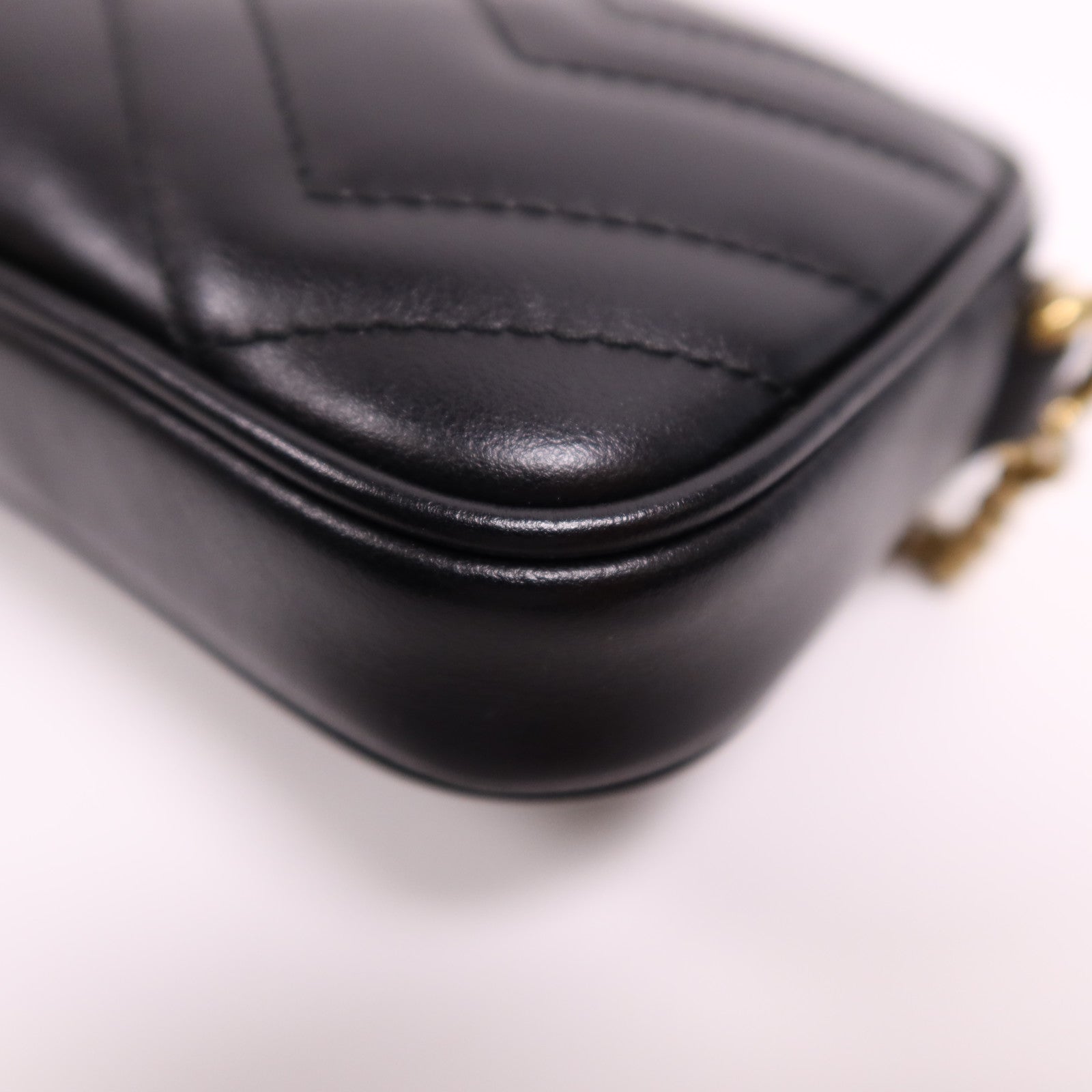 GUCCI 牛皮皮革GG Marmont金扣鏈帶肩背袋