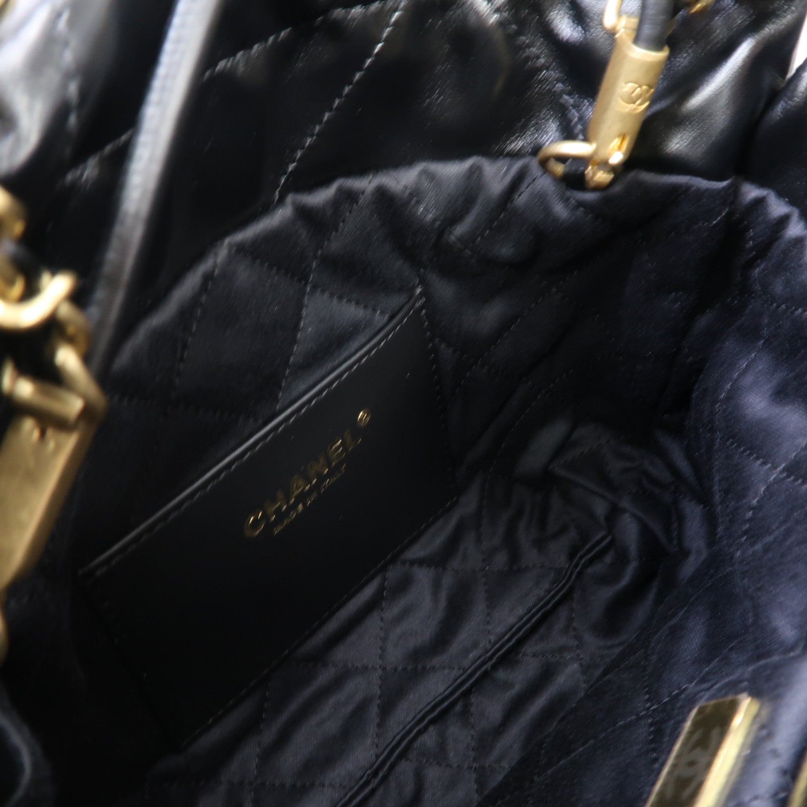 CHANEL 菱格牛皮皮革Chanel 22 Mini金扣肩背袋黑色
