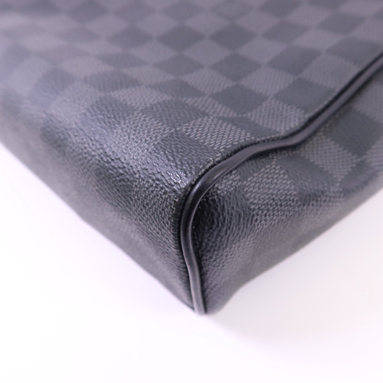 LOUIS VUITTON Damier Graphite District MM銀扣肩背袋