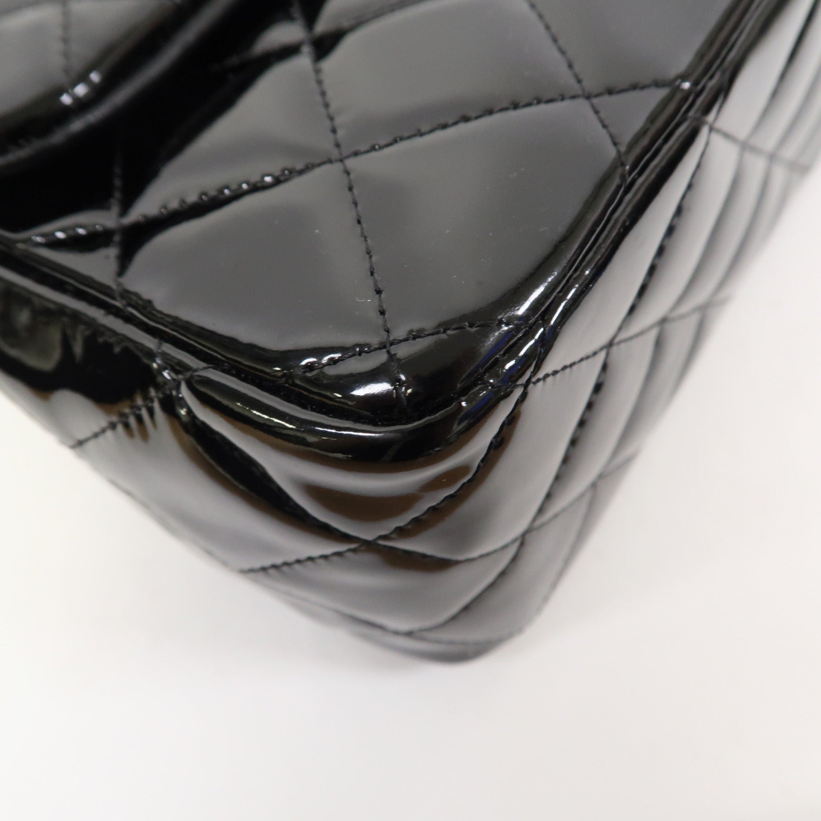 CHANEL 菱格漆皮皮革Classic Jumbo銀扣鏈帶肩背袋黑色