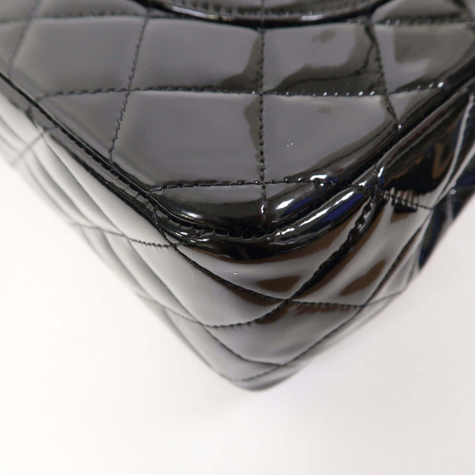CHANEL 菱格漆皮皮革Classic Jumbo銀扣鏈帶肩背袋黑色