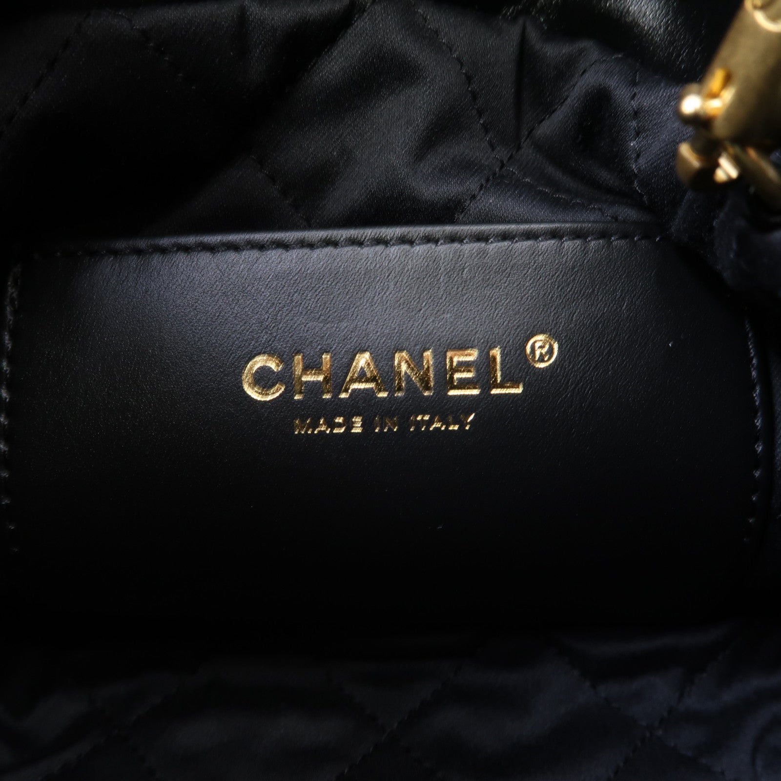 CHANEL 菱格牛皮皮革Chanel 22 Mini金扣肩背袋黑色