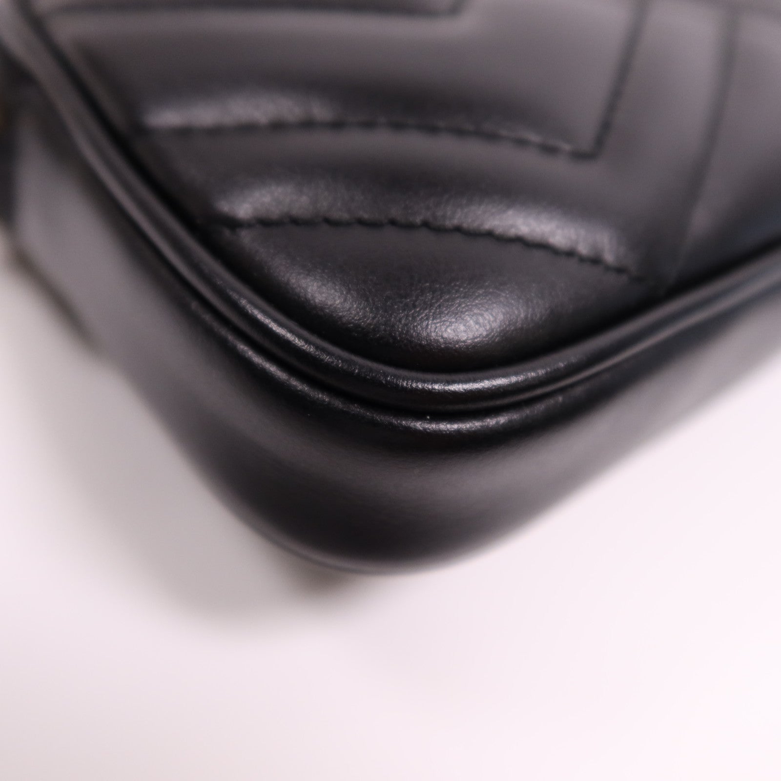 GUCCI 牛皮皮革GG Marmont金扣鏈帶肩背袋