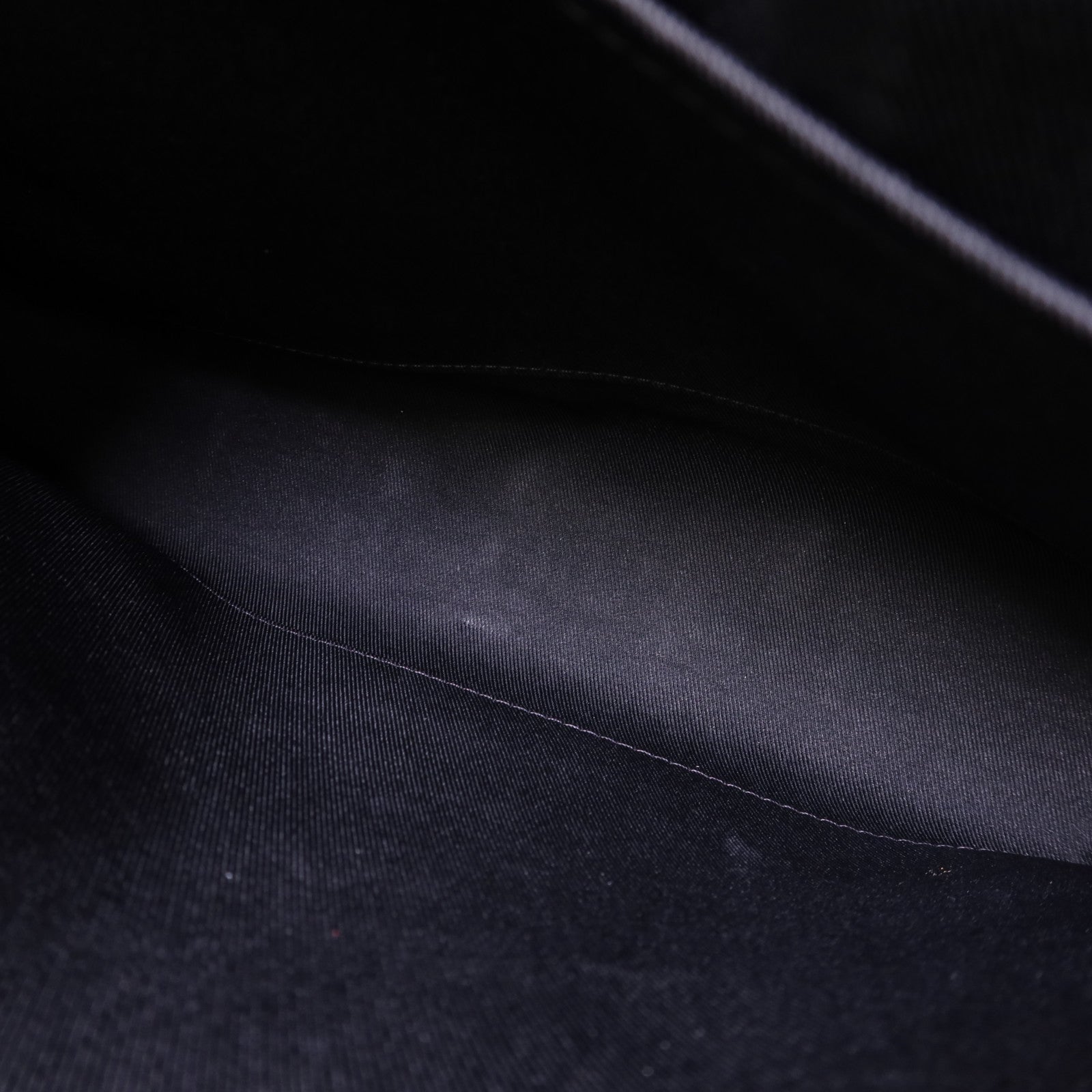 LOUIS VUITTON Damier Graphite District MM銀扣肩背袋