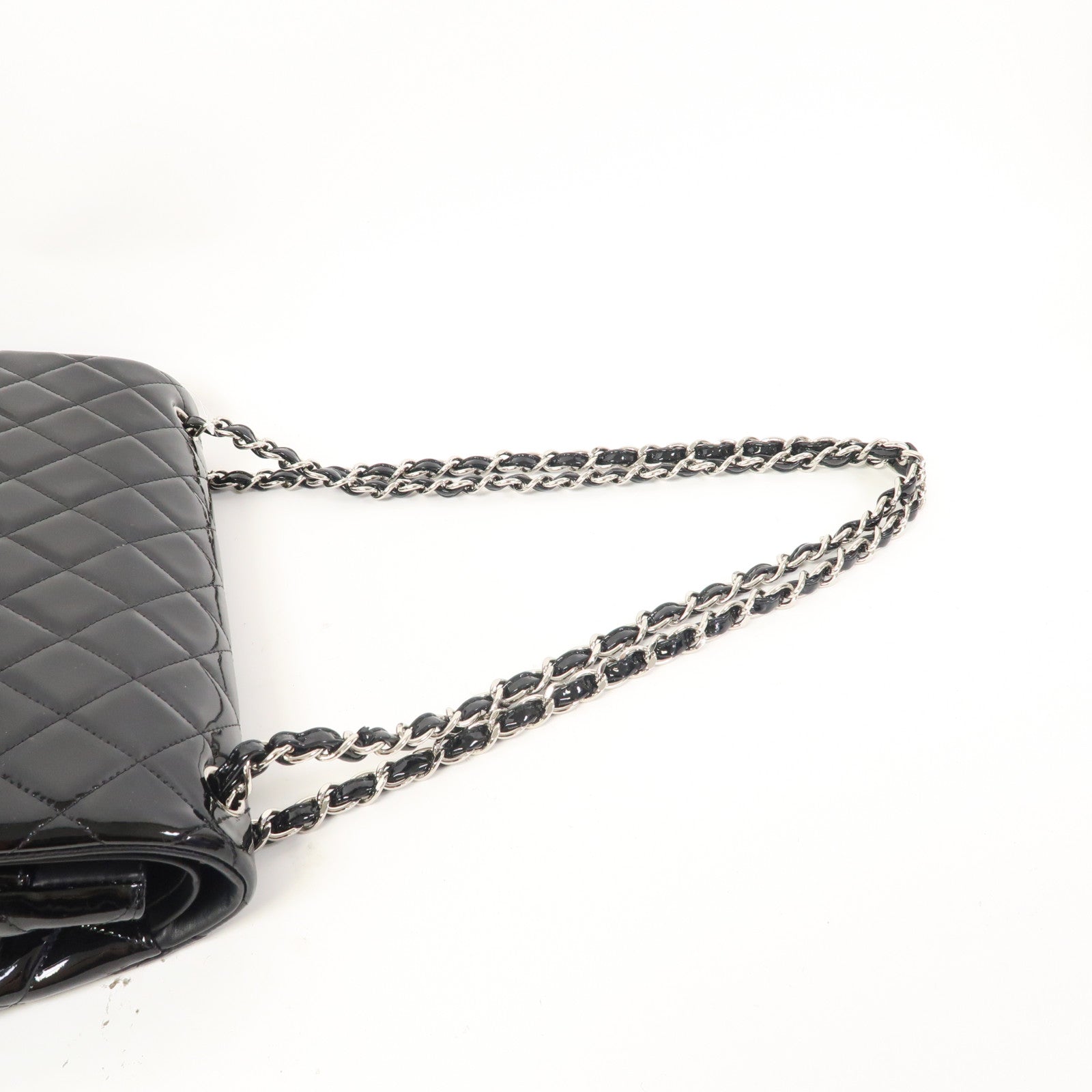 CHANEL 菱格漆皮皮革Classic Jumbo銀扣鏈帶肩背袋黑色
