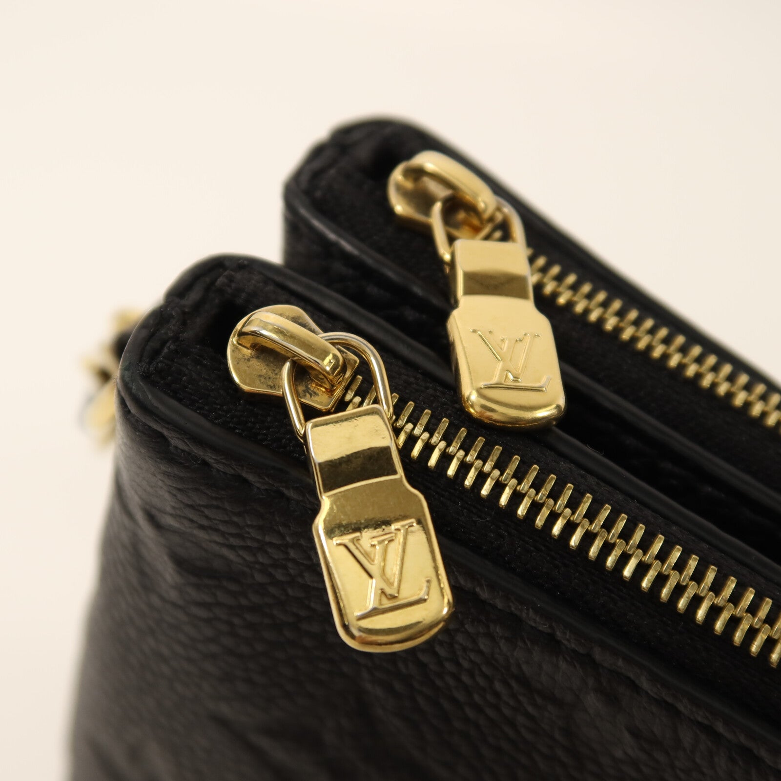 LOUIS VUITTON Monogram Empreinte Liv Pochette金扣鏈帶手挽肩背兩用袋