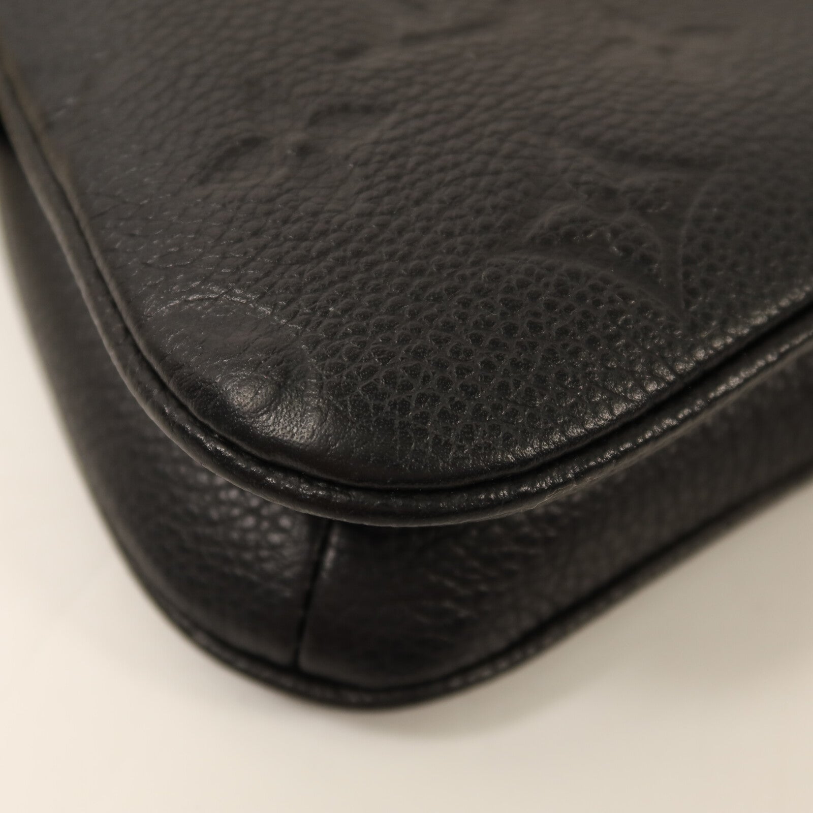 LOUIS VUITTON Monogram Empreinte Liv Pochette金扣鏈帶手挽肩背兩用袋