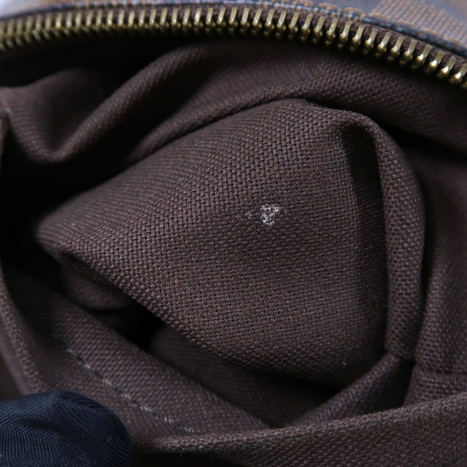 LOUIS VUITTON Damier Beaubourg肩背袋