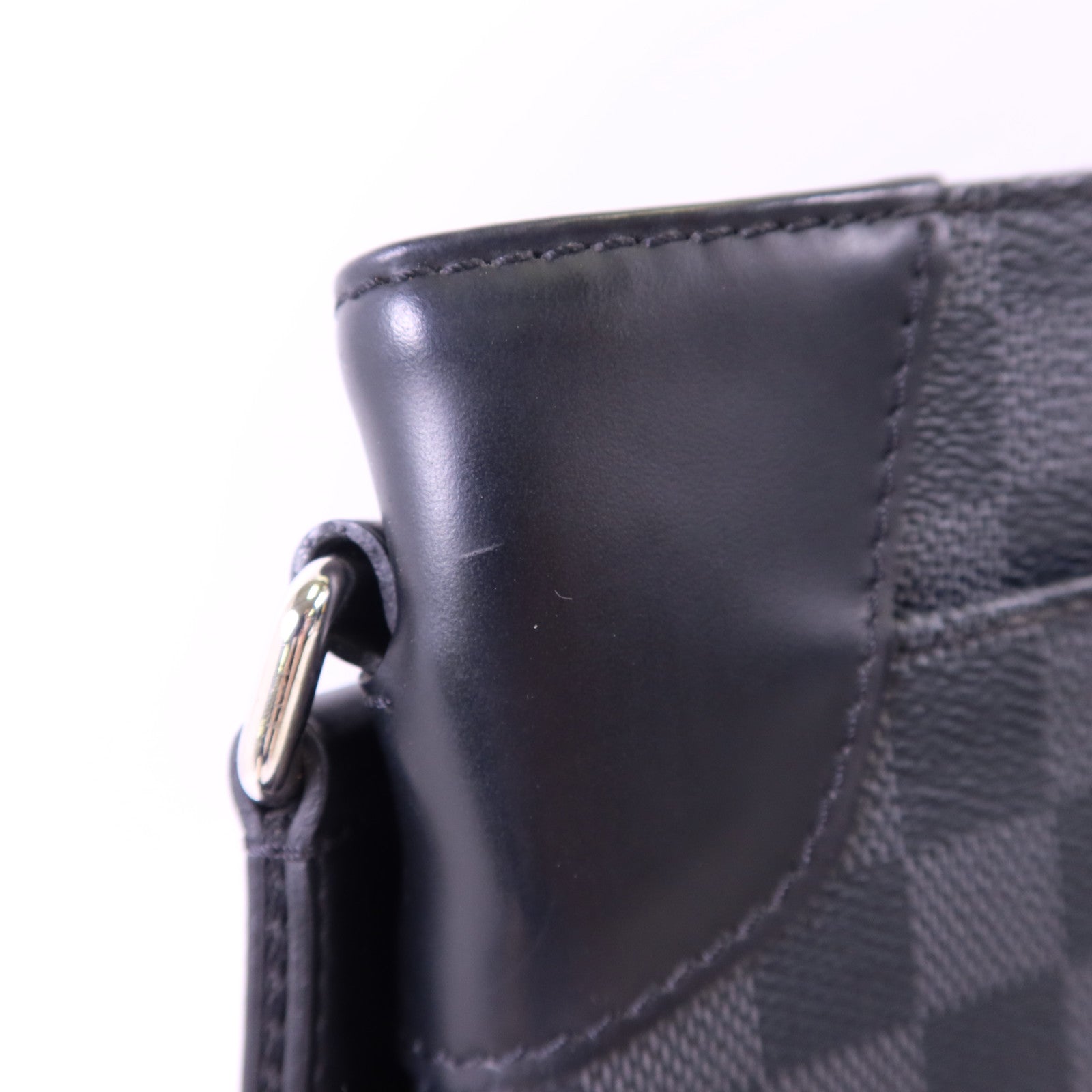 LOUIS VUITTON 【激減優惠】Damier Graphite District MM銀扣肩背袋